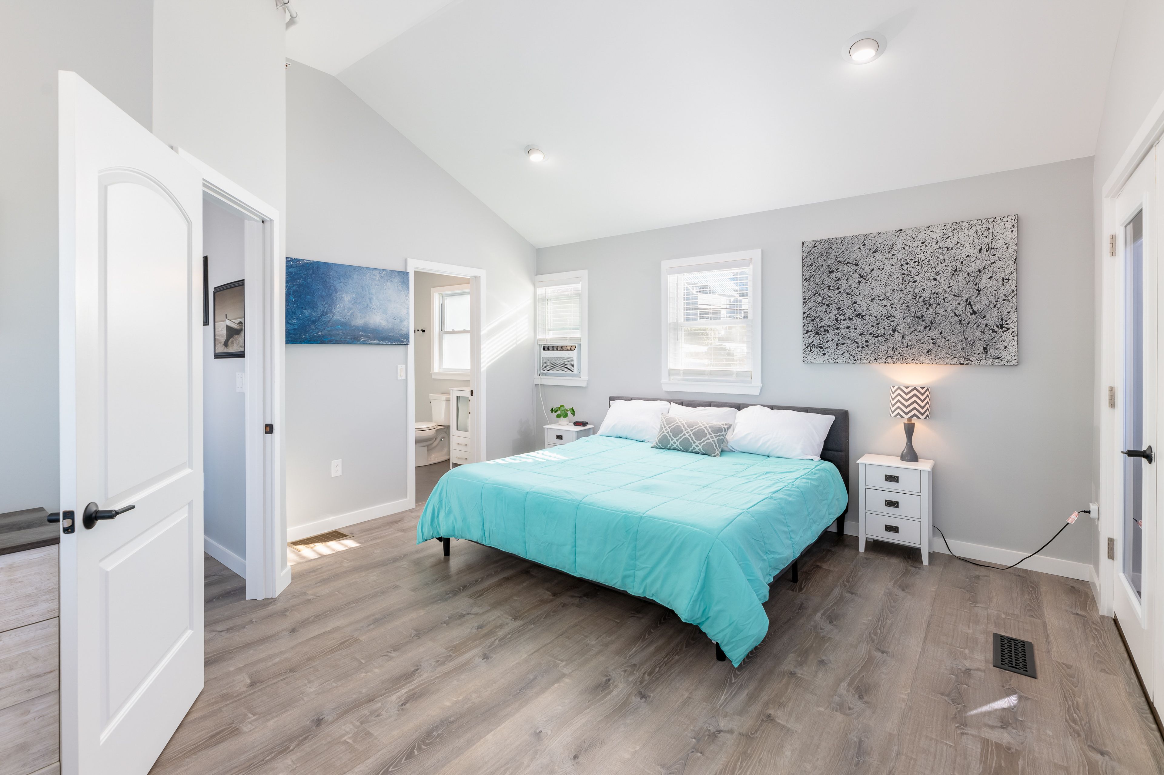 Bedroom 1 | King Bed | 2nd Floor | En-Suite Bathroom