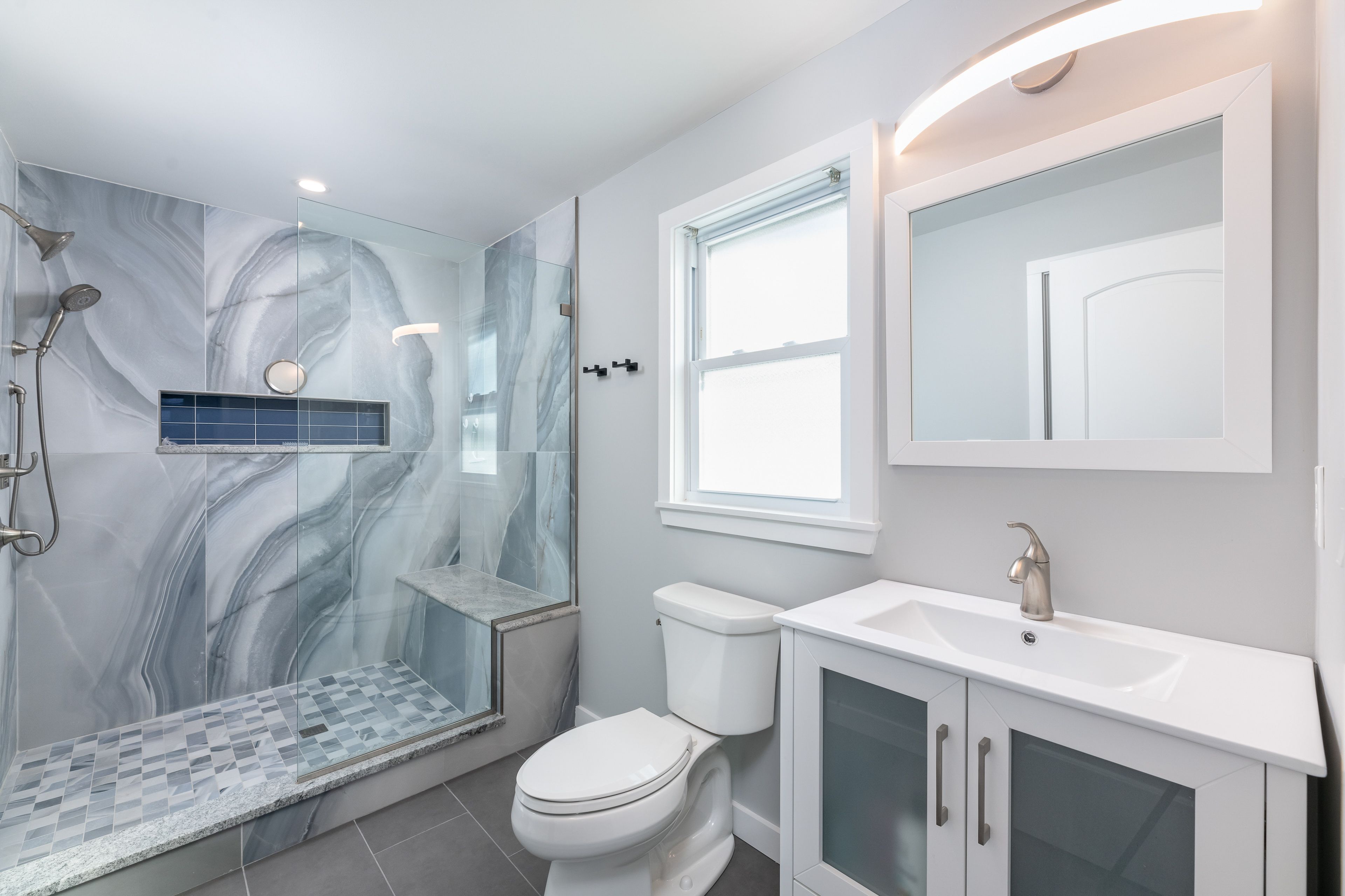 Full Bathroom | 2nd Floor | Complimentary Toiletries