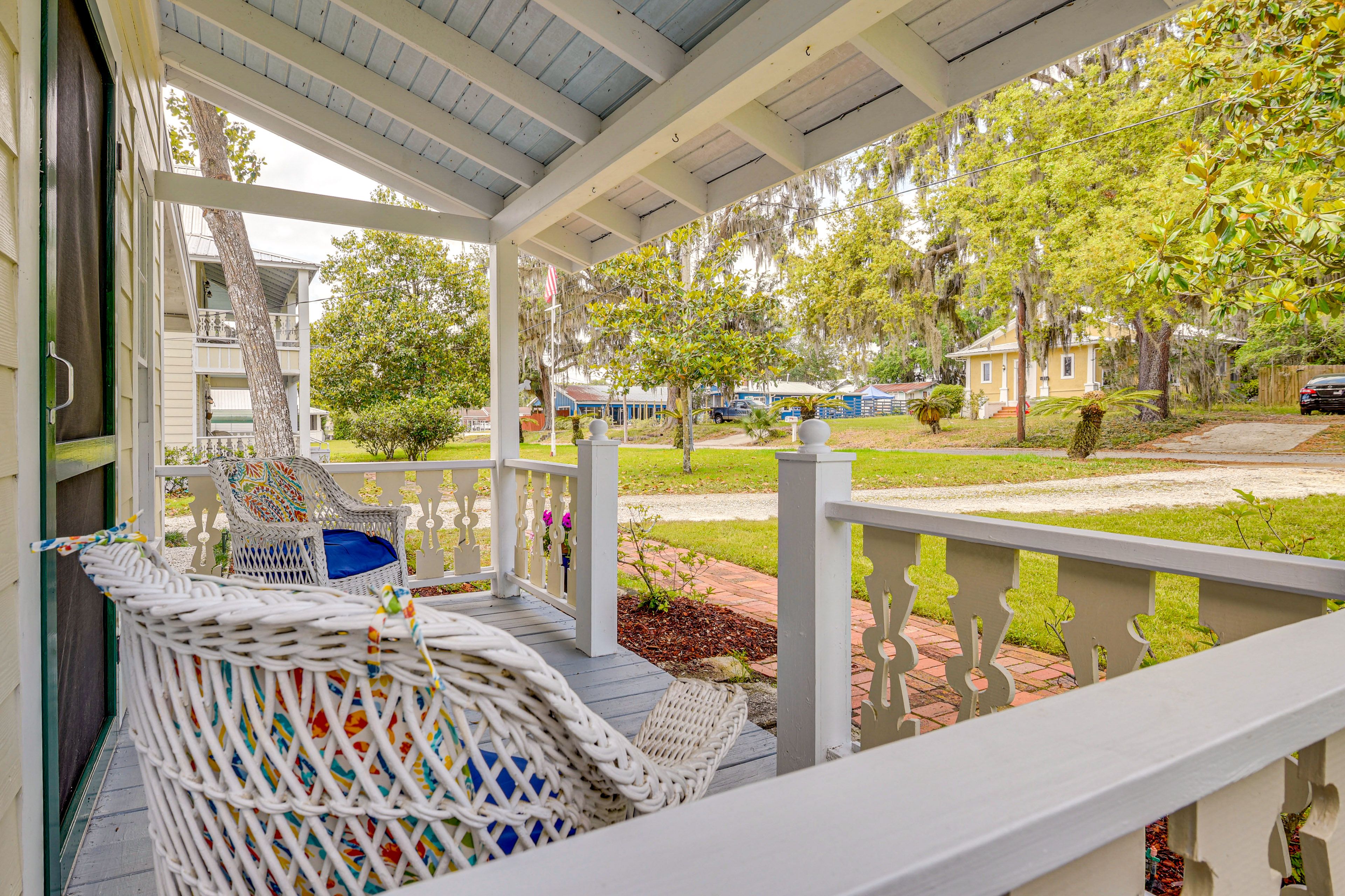 Covered Porch | Outdoor Seating