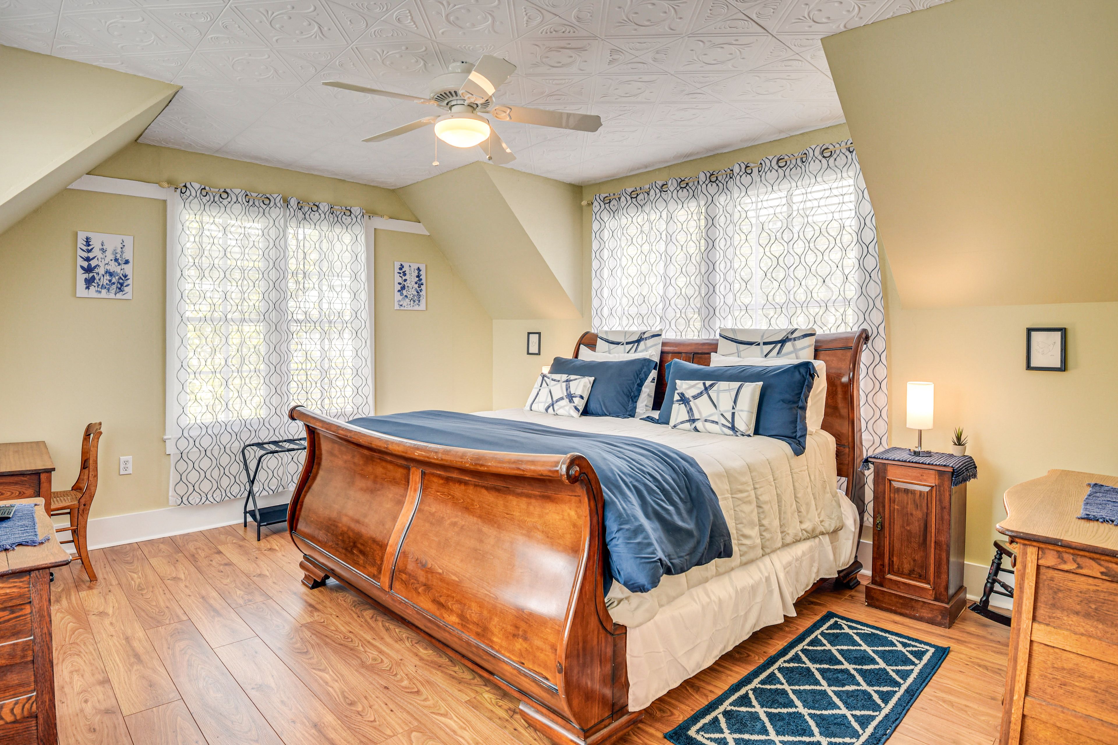 Bedroom 1 | King Bed | 2nd Floor | Linens Provided | En-Suite Bathroom