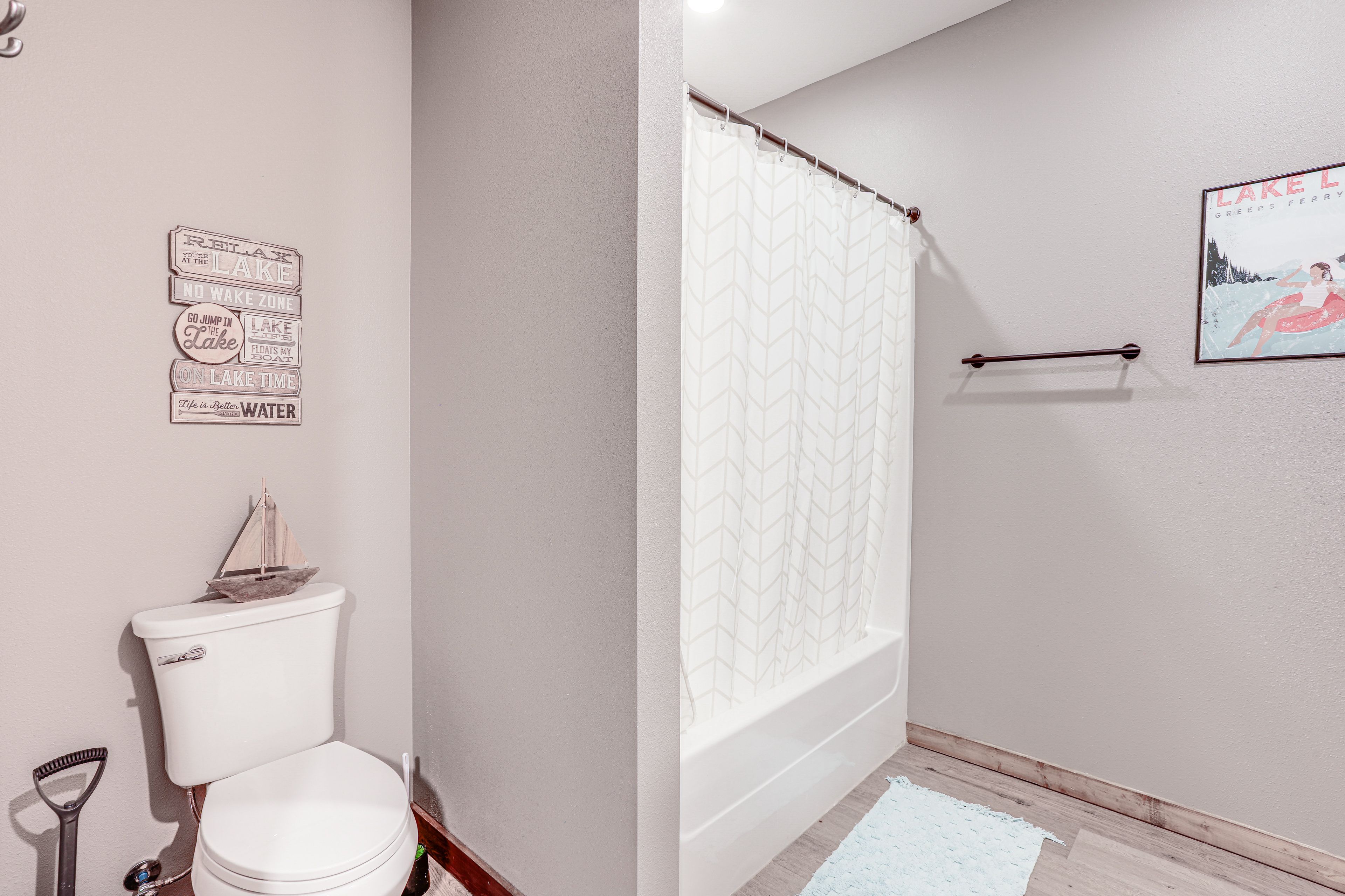 Full Bathroom | 2nd Floor