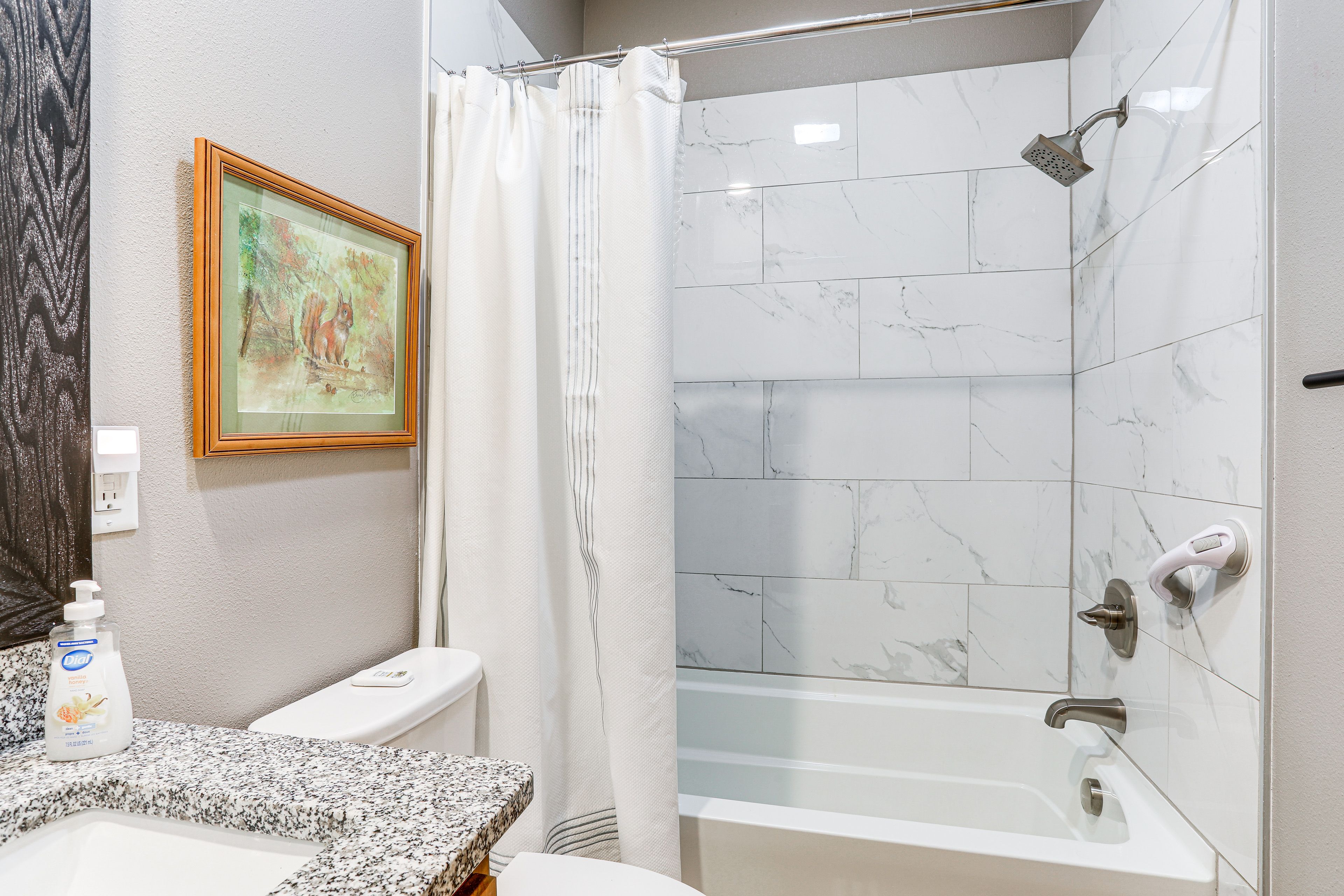 Full Bathroom | 1st Floor