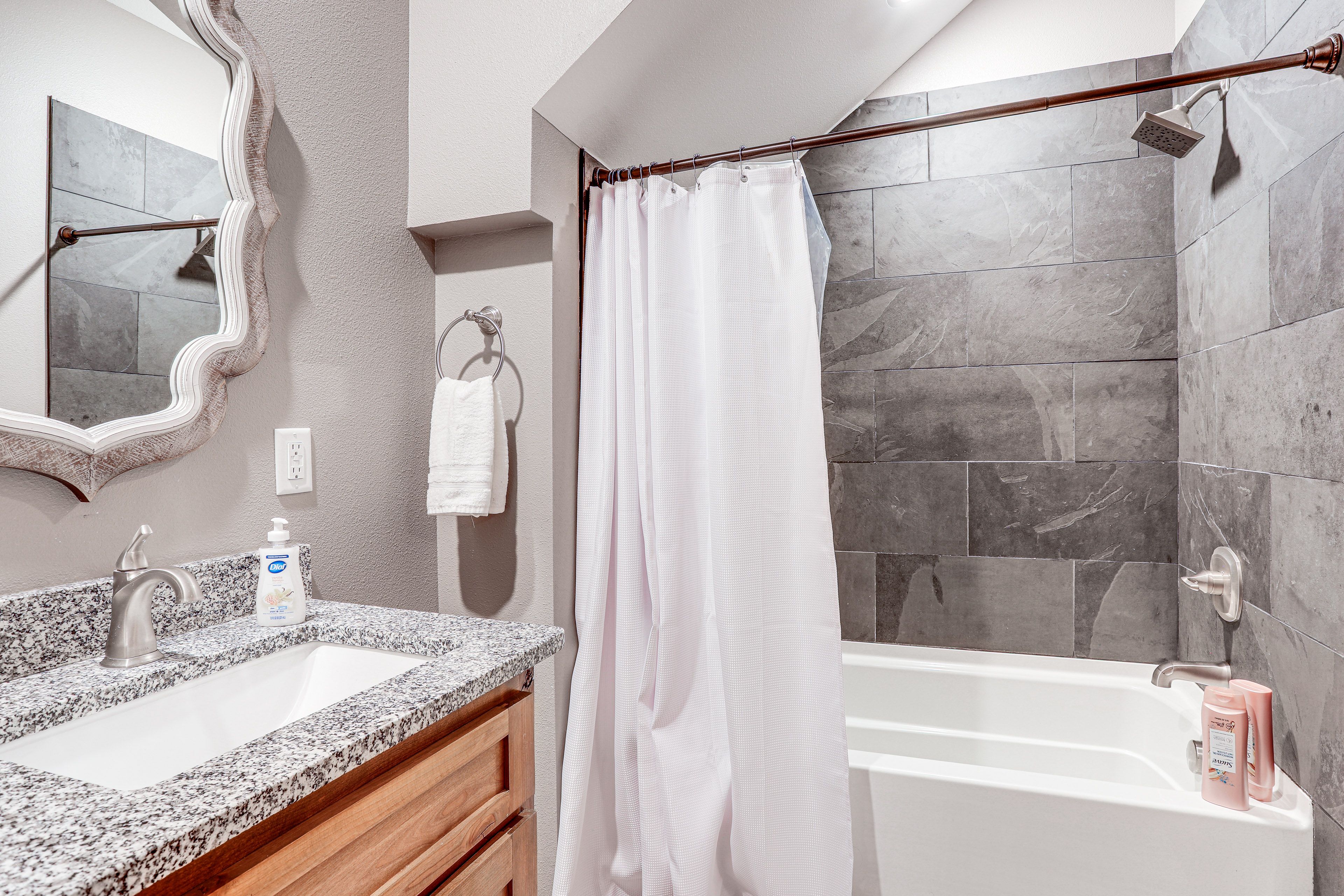 En-Suite Bathroom | 1st Floor