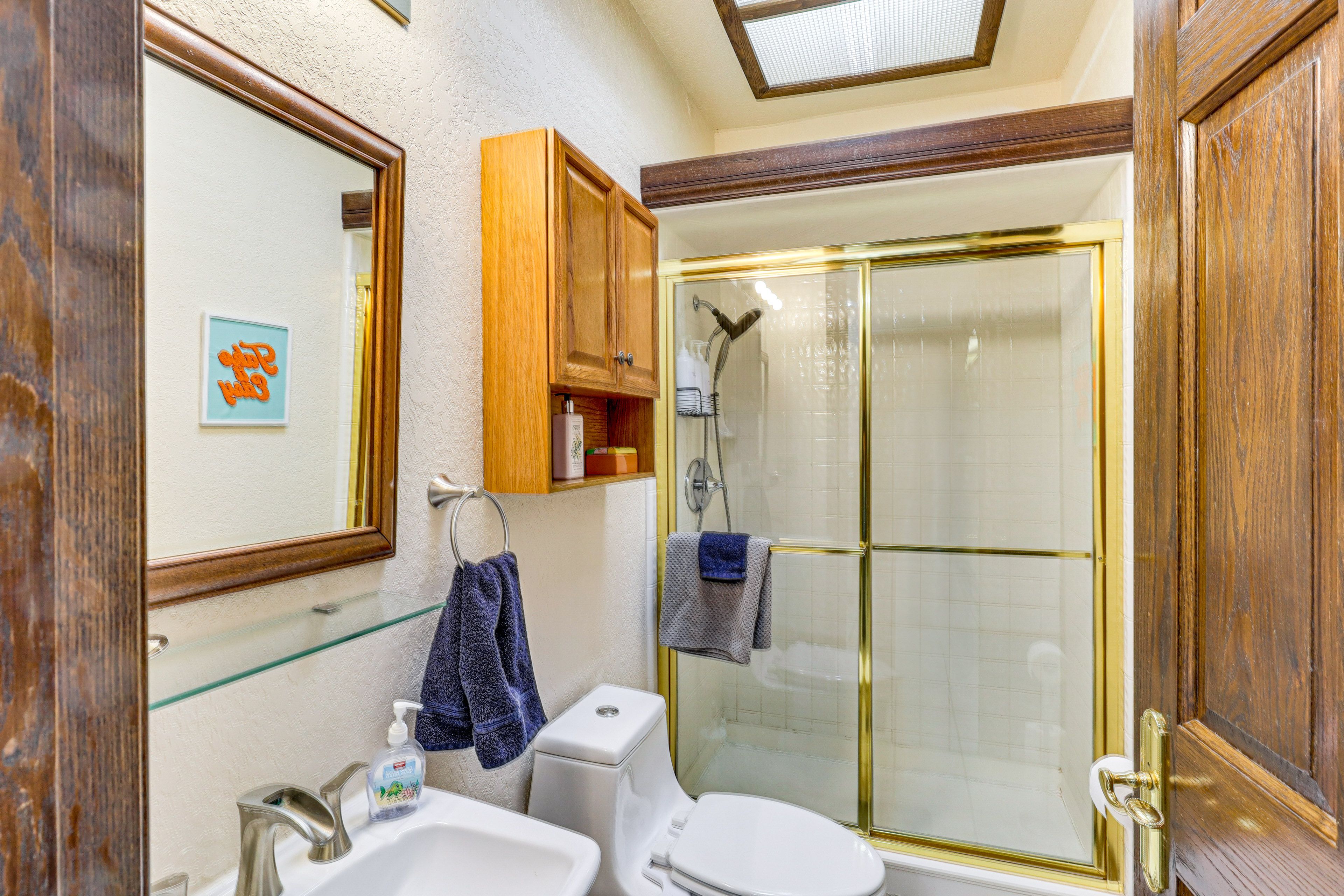 Full Bathroom | 1st Floor