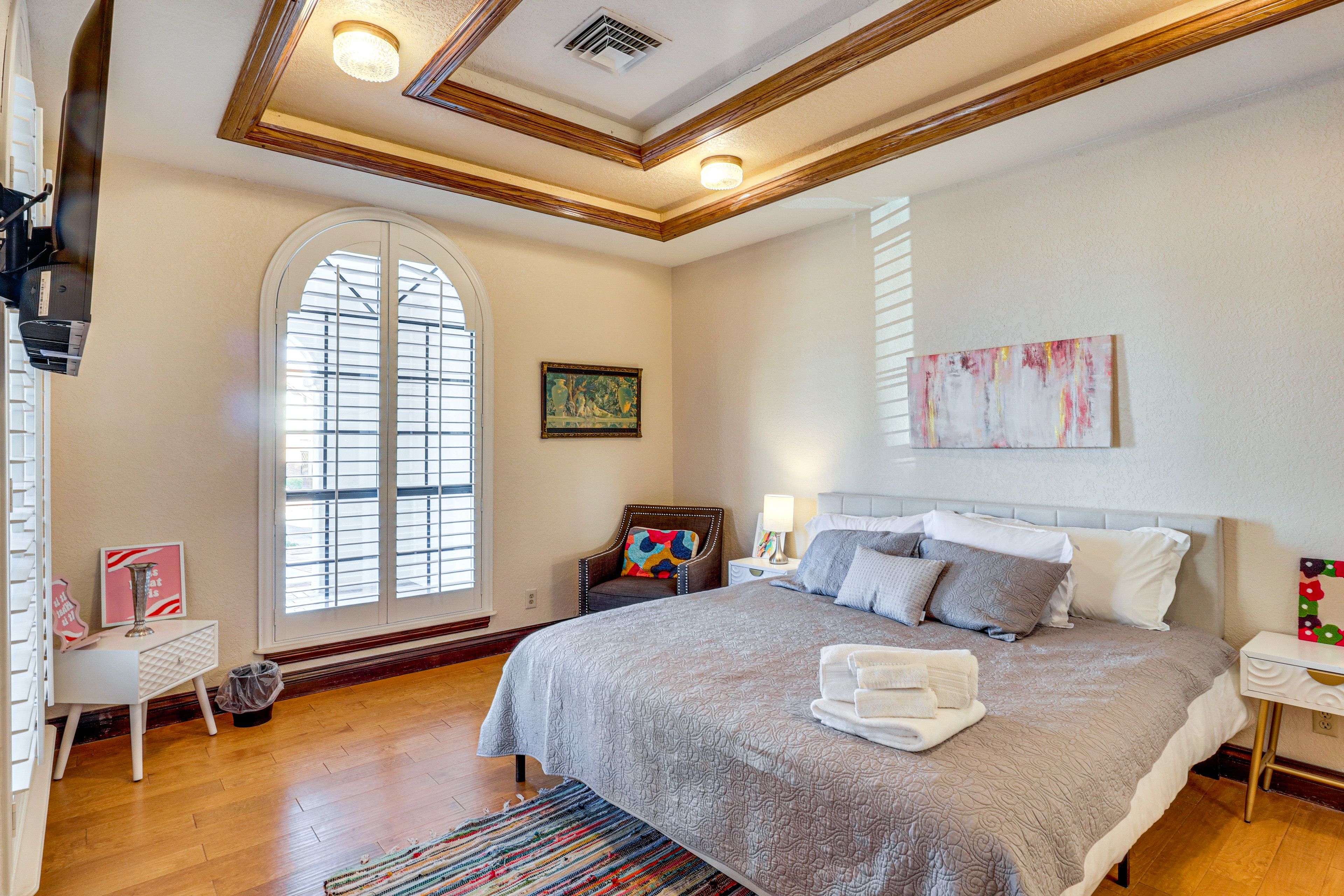 Bedroom 1 | King Bed | En-Suite Bathroom | 1st Floor