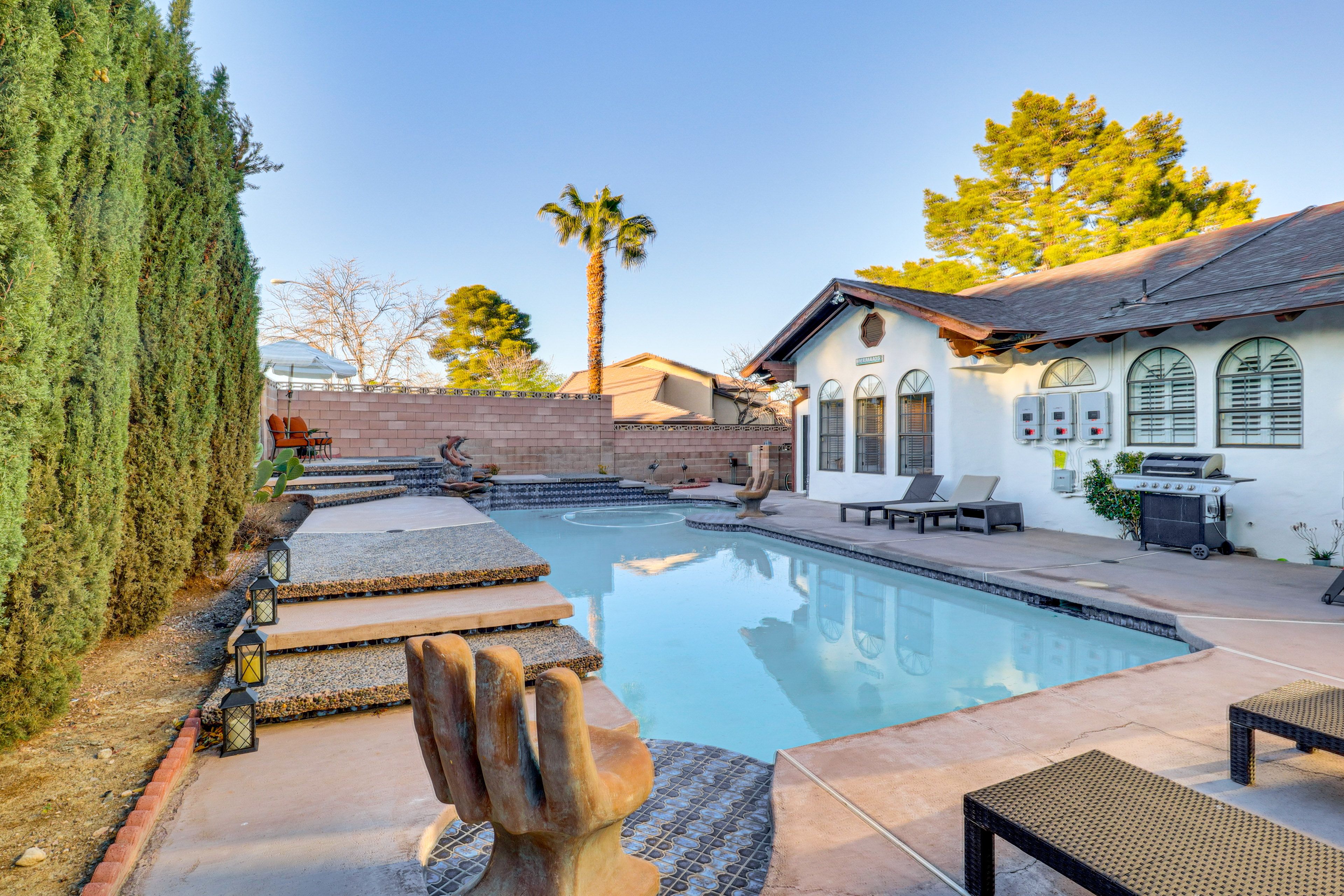 Patio | Outdoor Pool | Hot Tub | Gas Grill | Electric Smoker