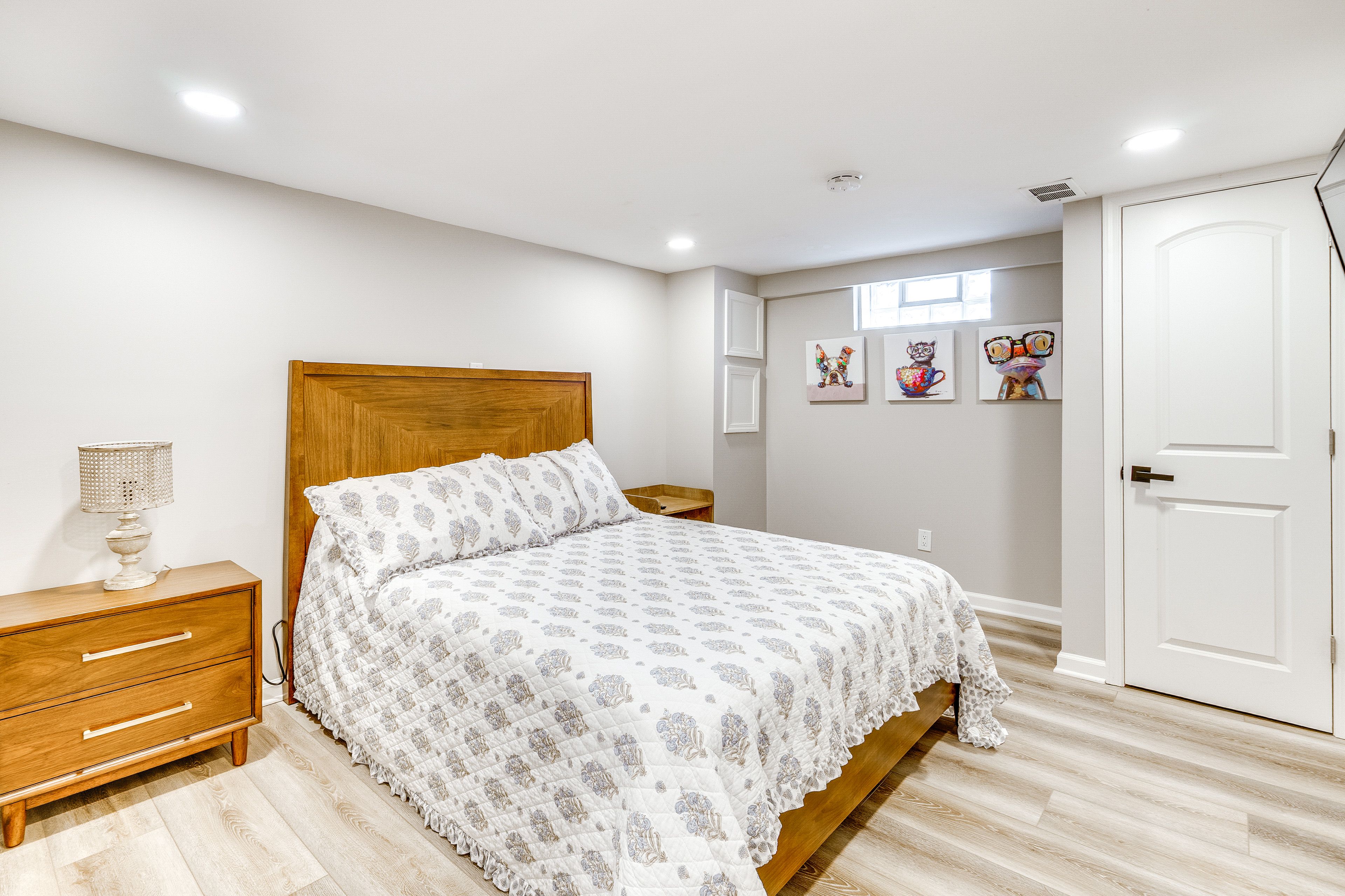Bonus Room | Queen Bed | Smart TV | Lower Level