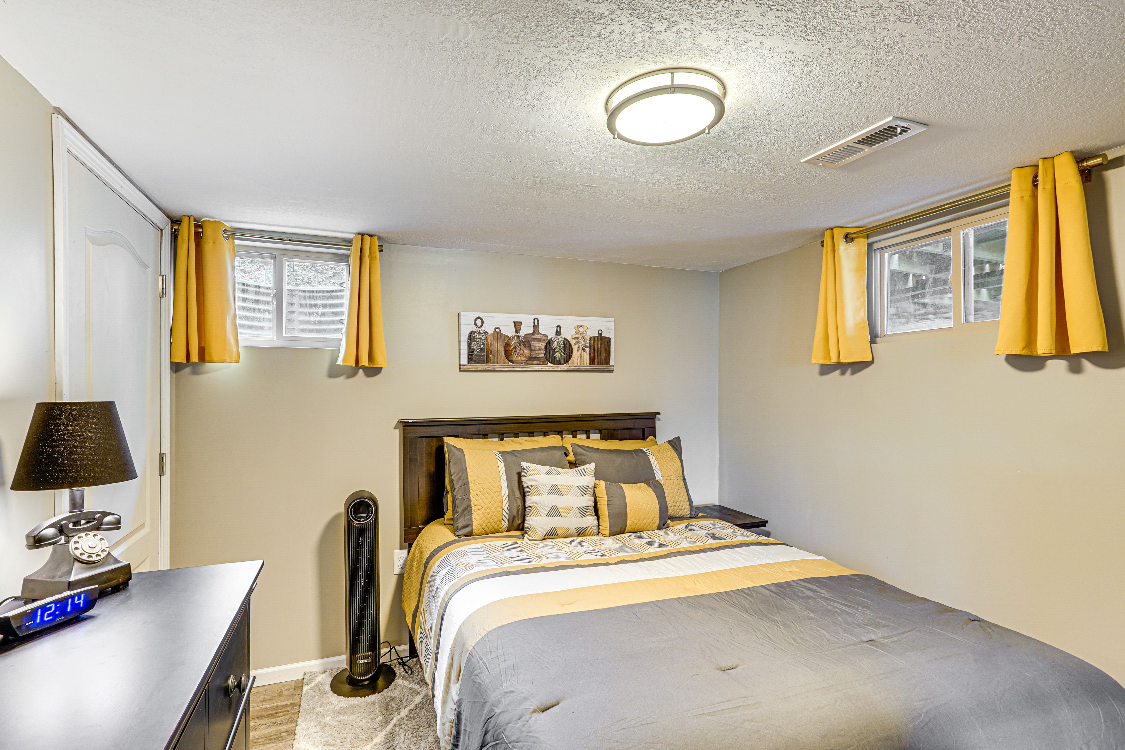 Bedroom 1 | Full Bed | Linens Provided | Lower Floor