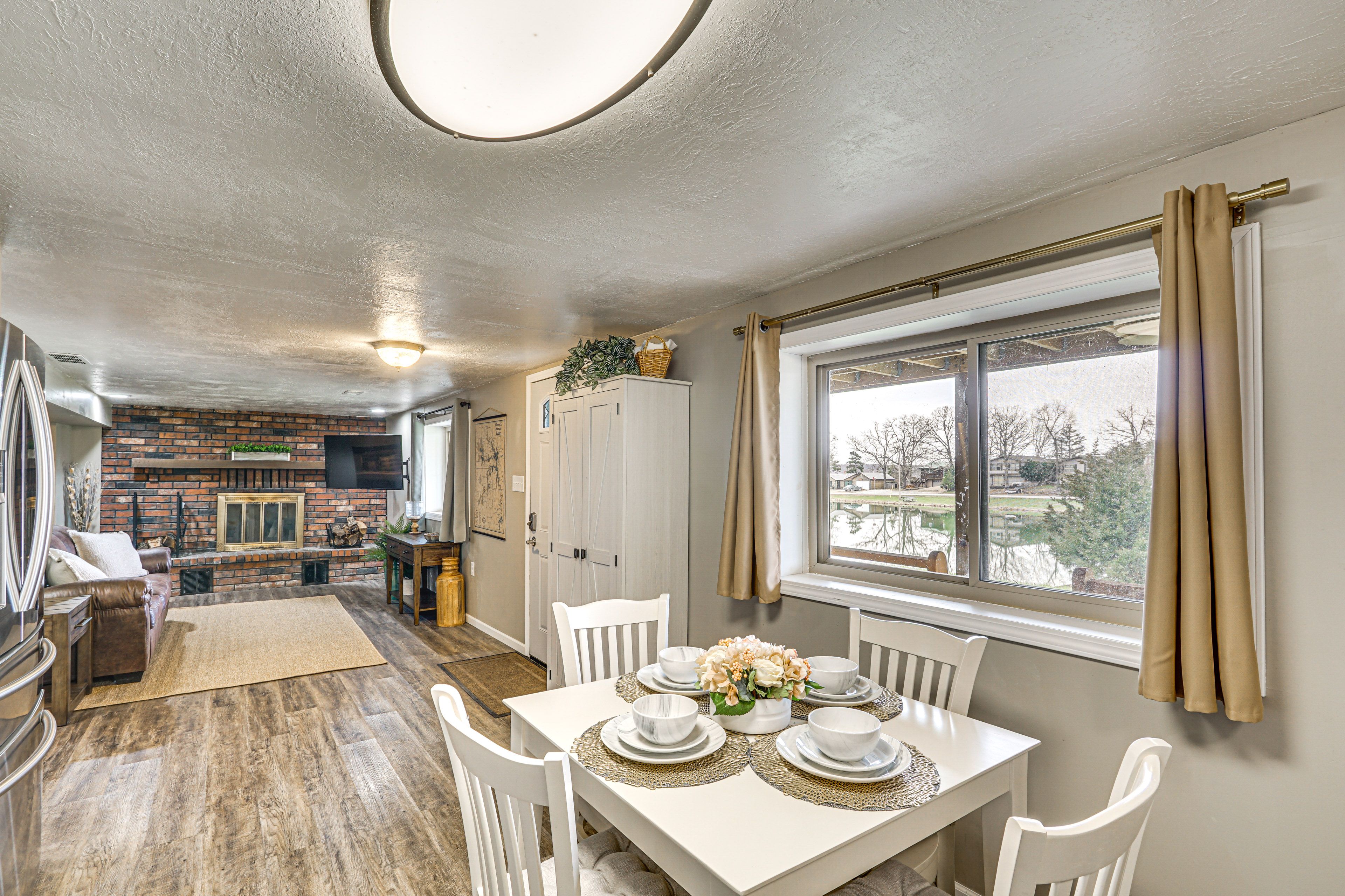 Dining Area | Dishware/Flatware Provided | Lower Floor