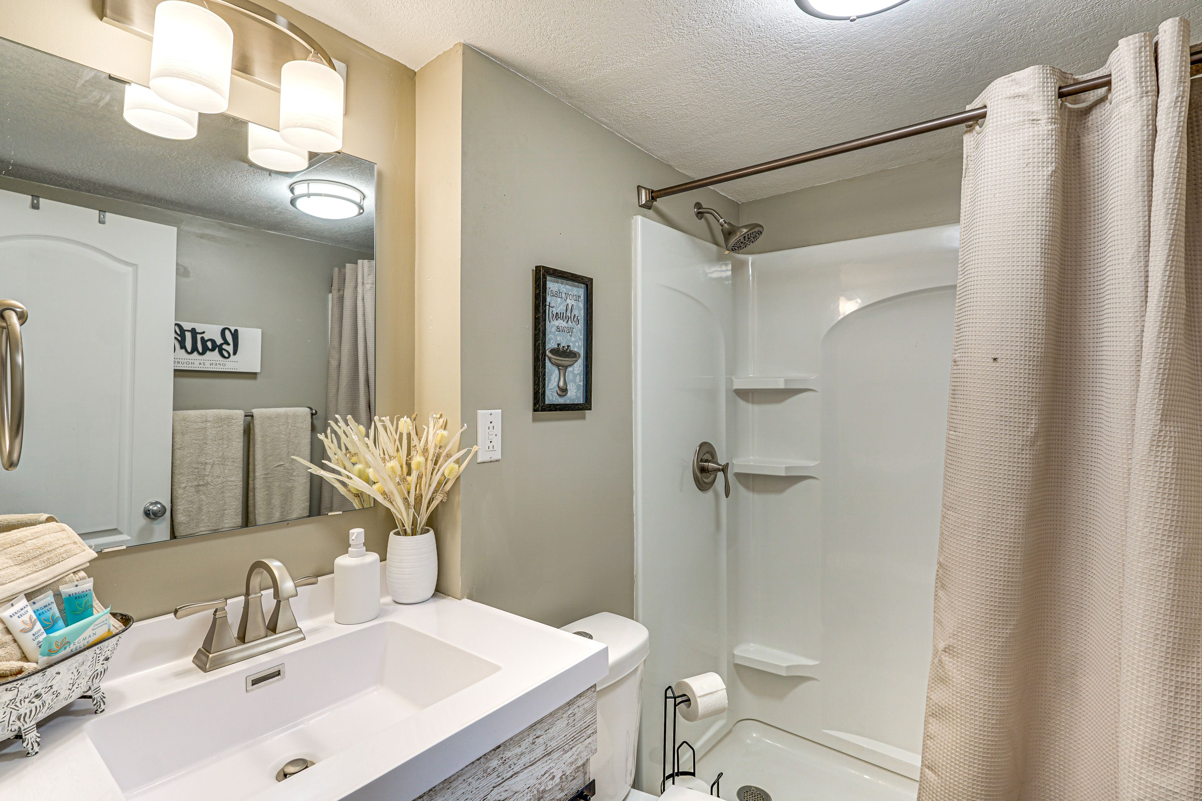 Bathroom | Towels Provided | Lower Floor