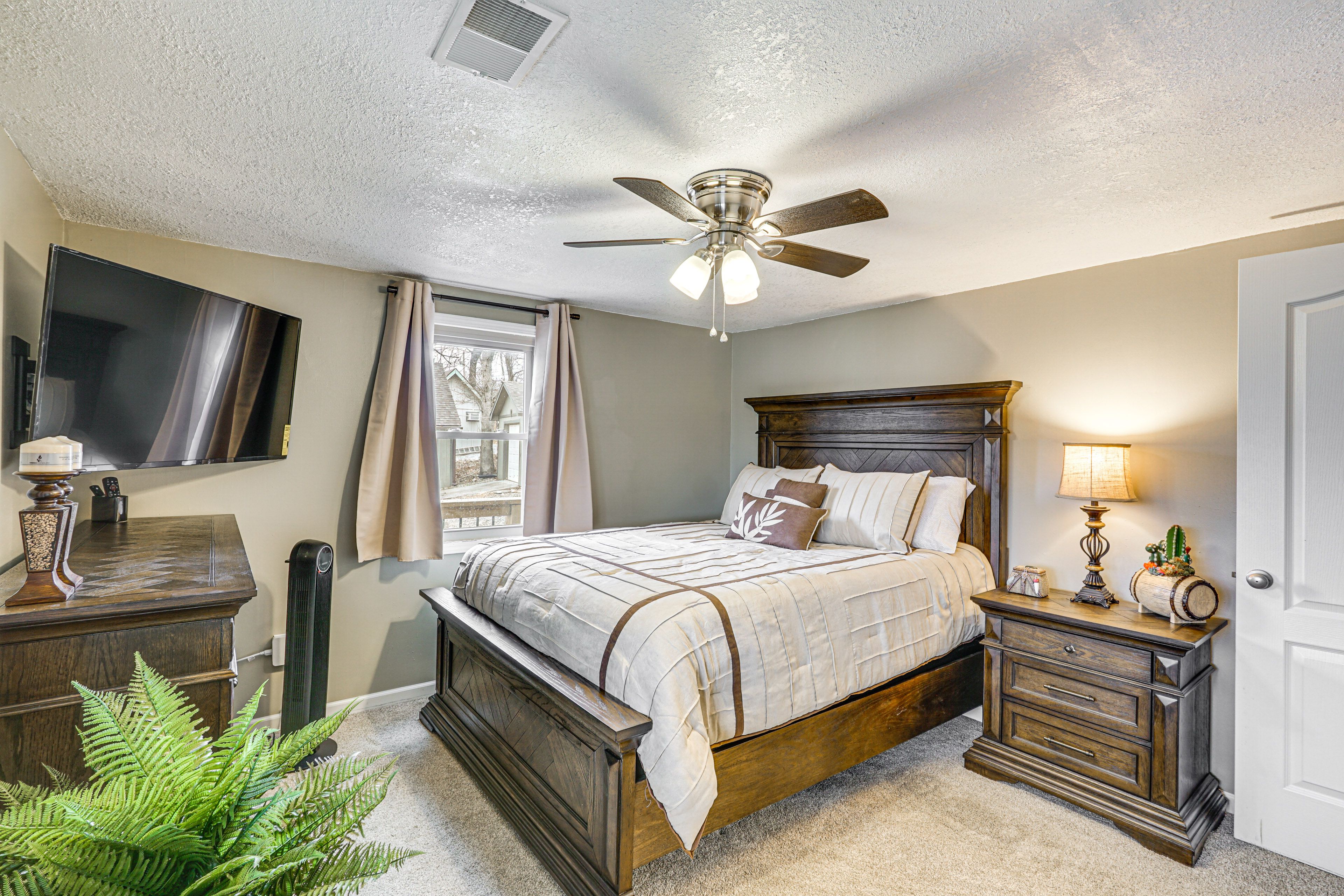 Bedroom 3 | Queen Bed | Upper Floor