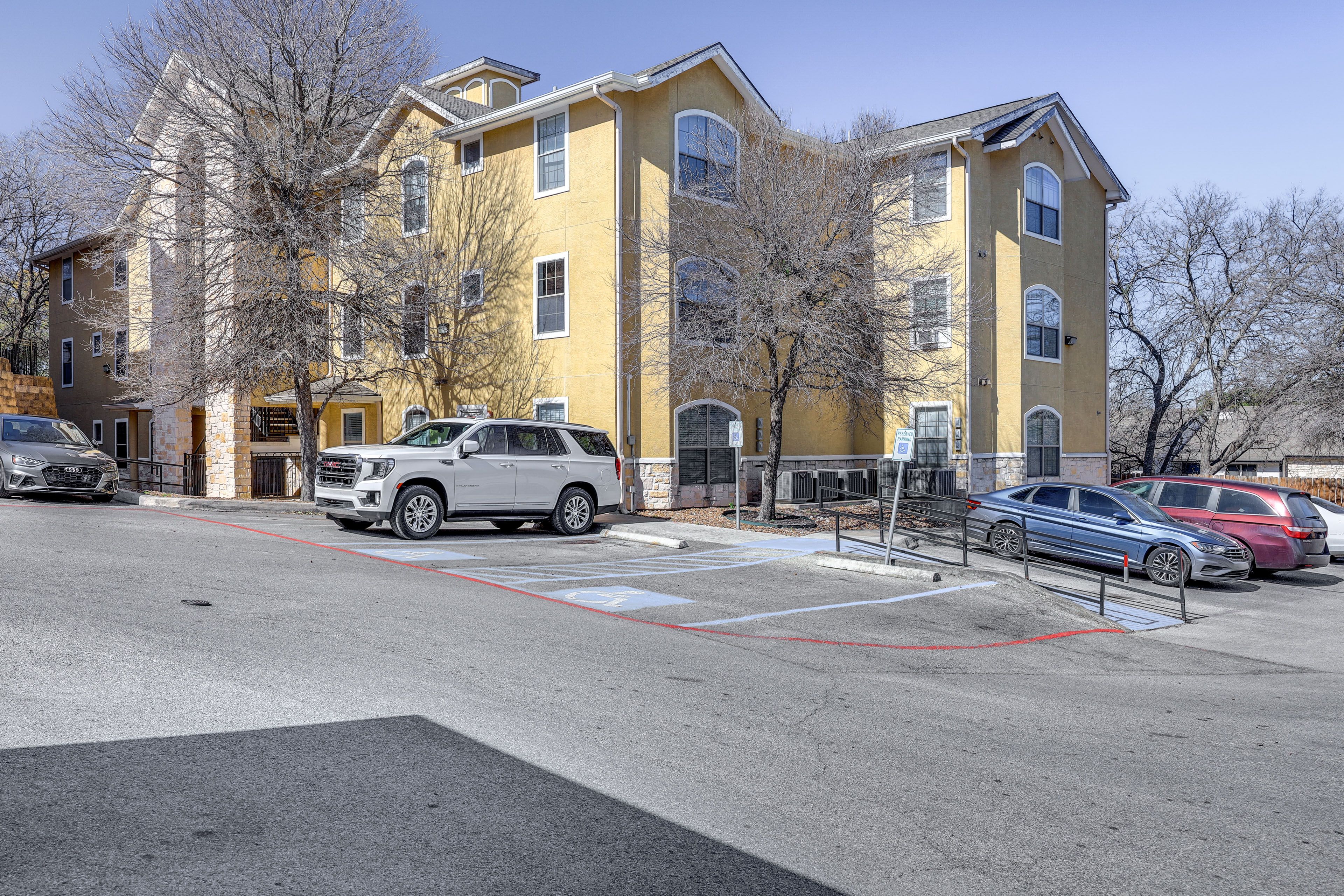 Parking | Community Lot (1 Vehicle)