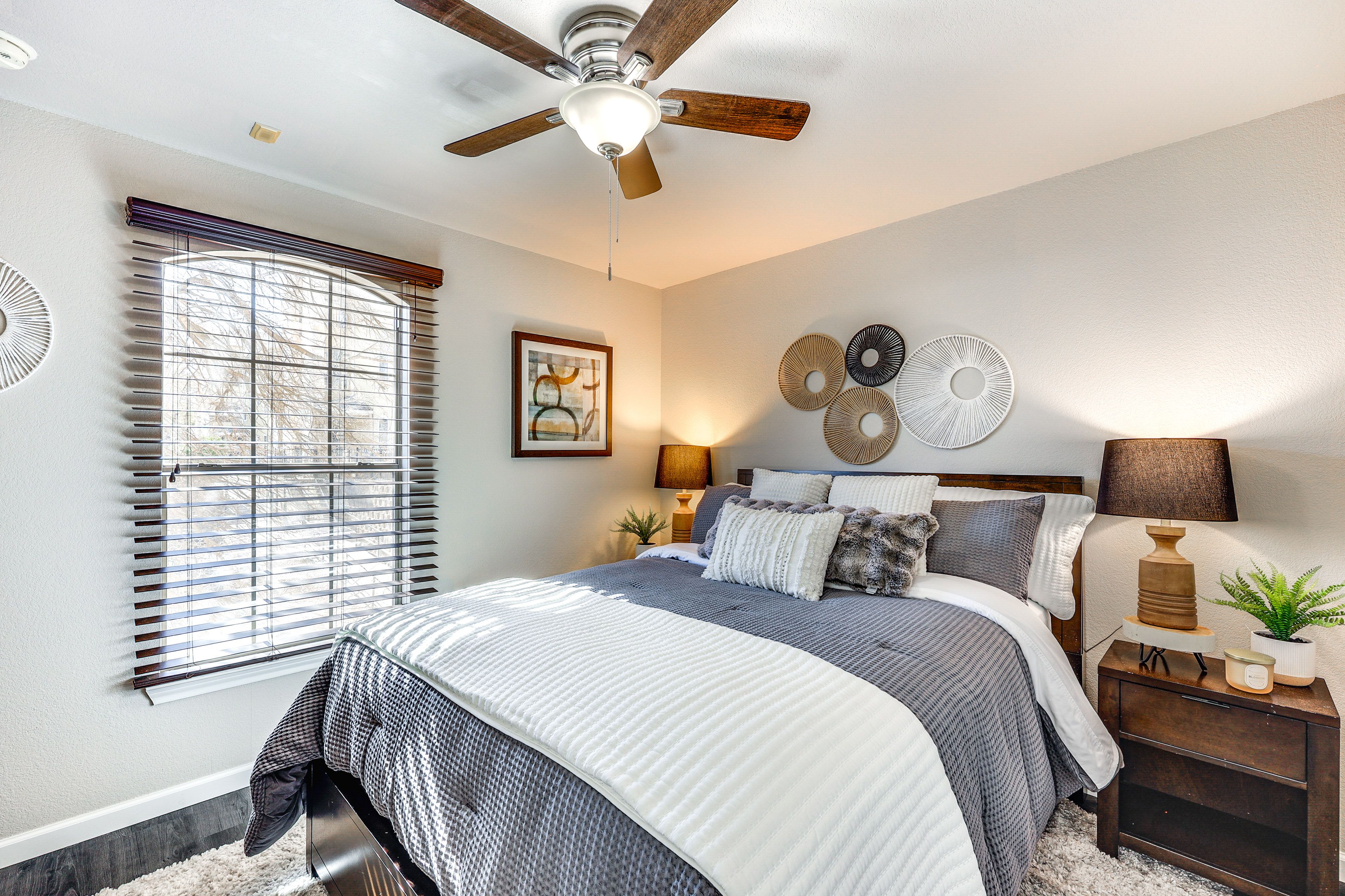 Bedroom 2 | Queen Bed | Smart TV | En-Suite Bathroom