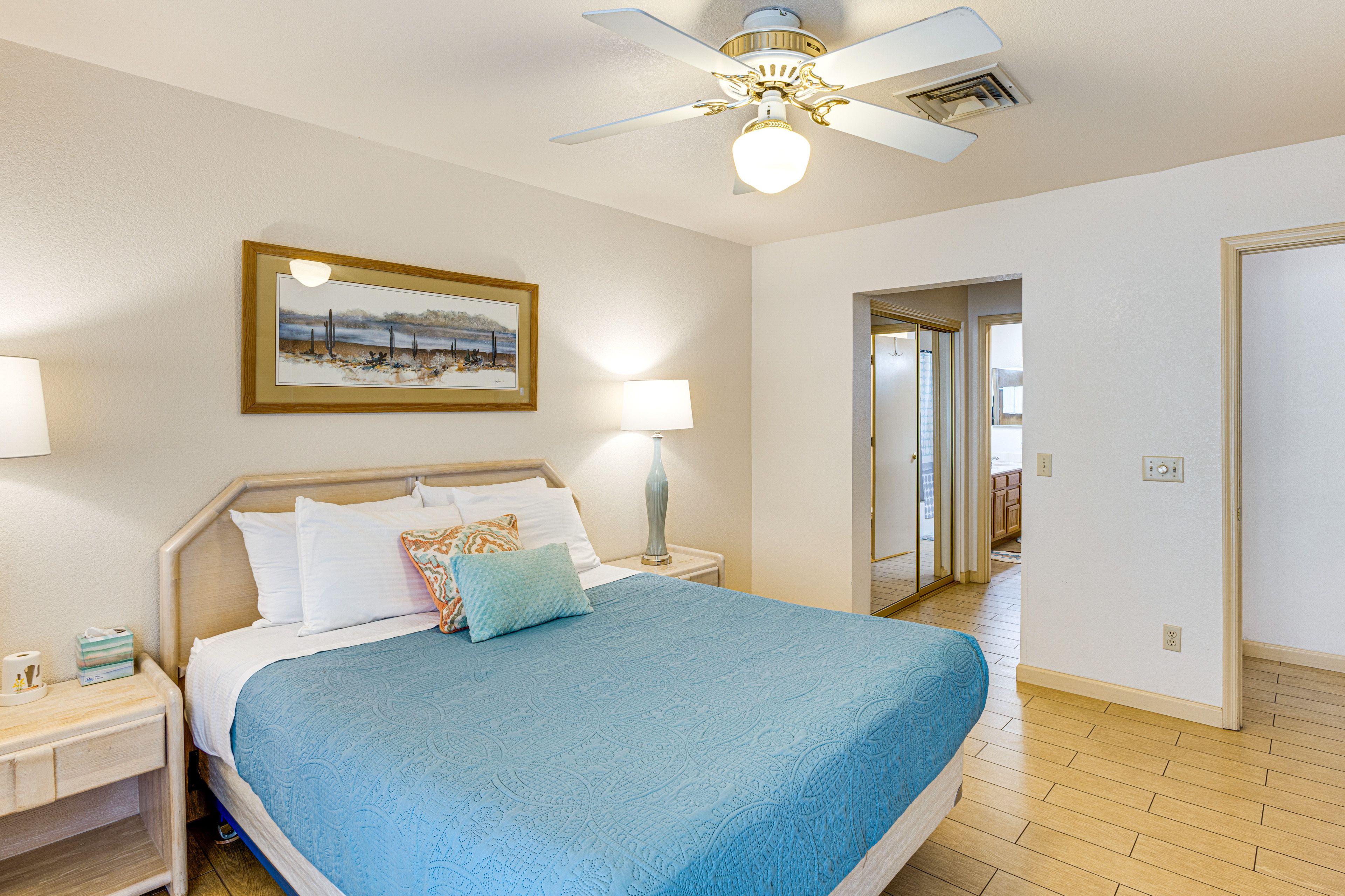 Bedroom 1 | Queen Bed