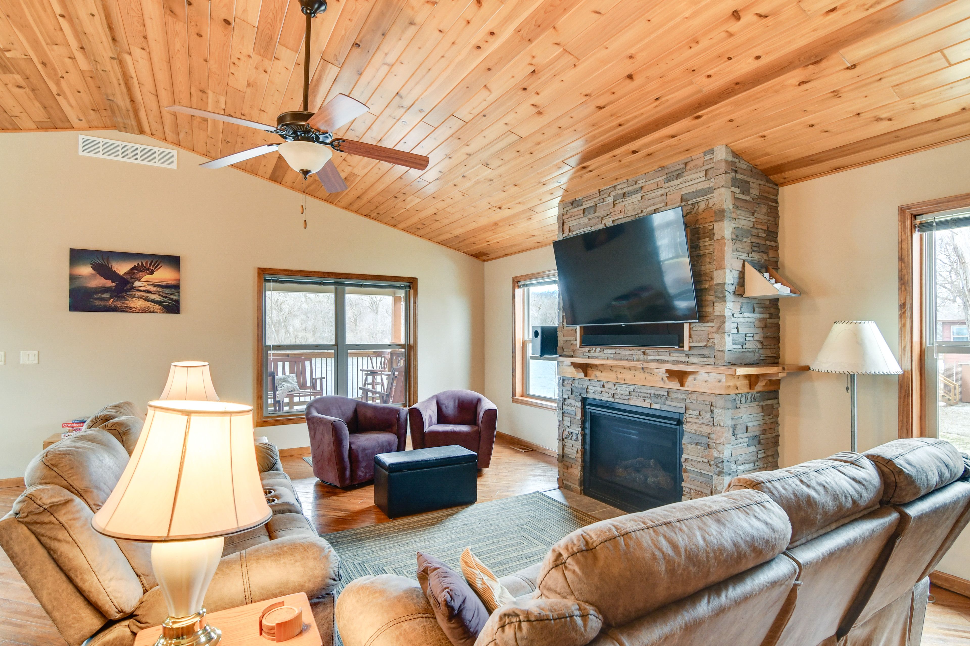 Pella Vacation Rental | 3BR | 2BA | Stairs Required | 1,512 Sq Ft