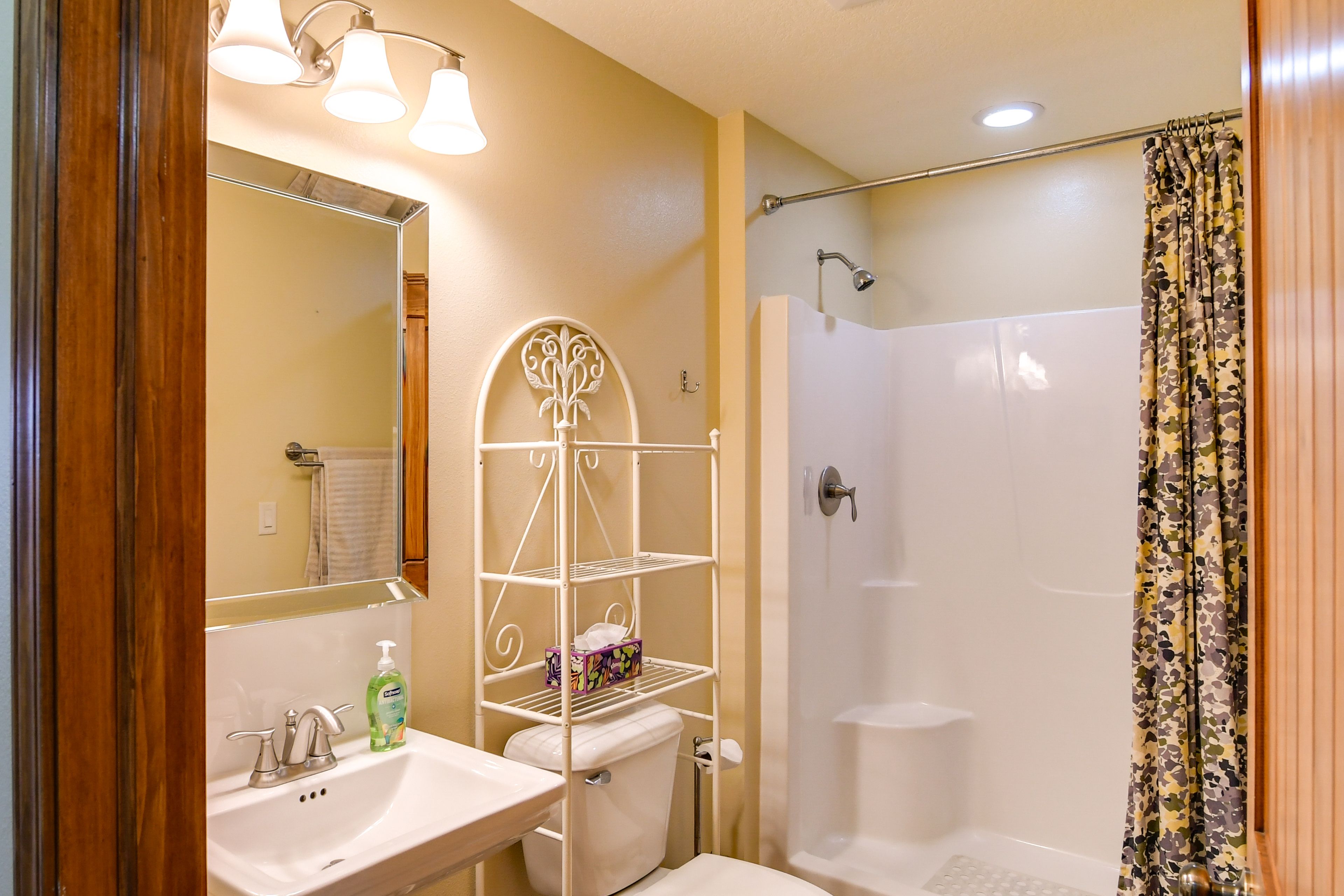 Full Bathroom | 2nd Floor