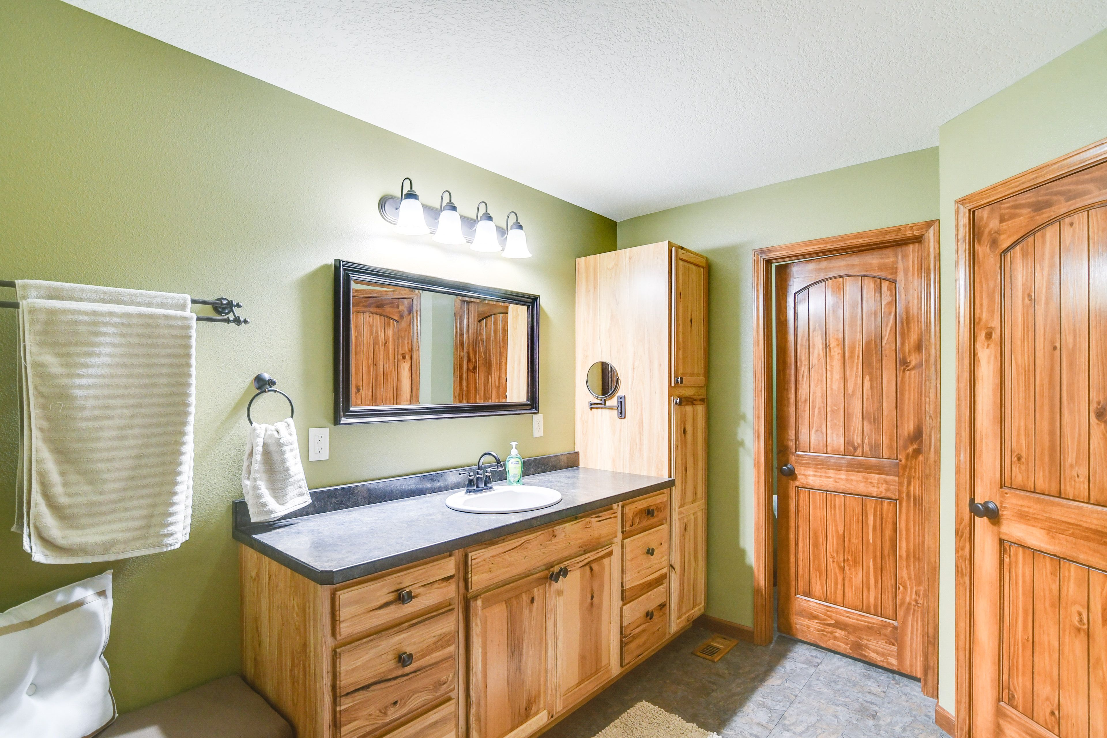 En-Suite Bathroom | 2nd Floor