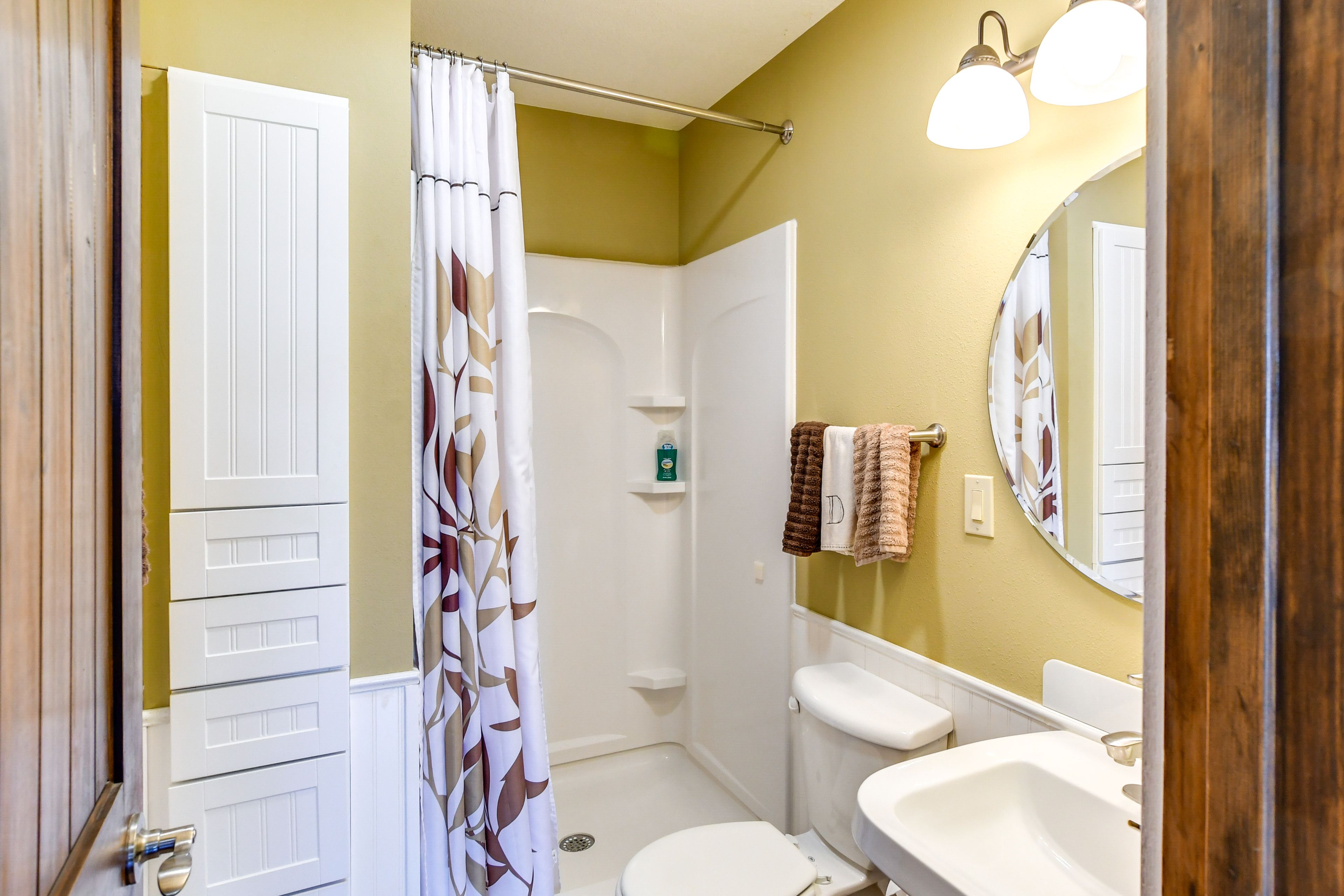 Full Bathroom | 2nd Floor
