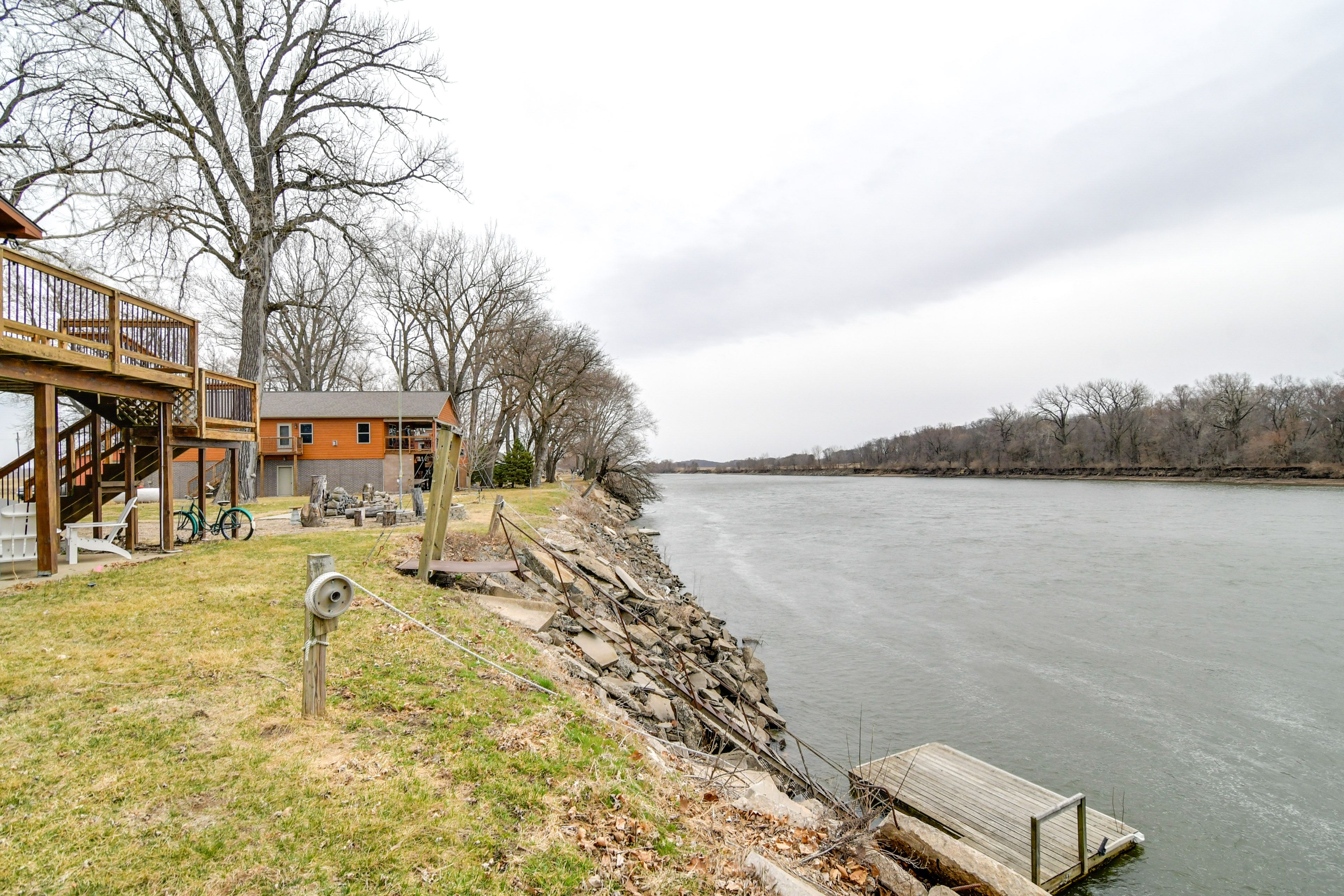 Yard | Fire Pit | Yard Games | Des Moines River Access On-Site