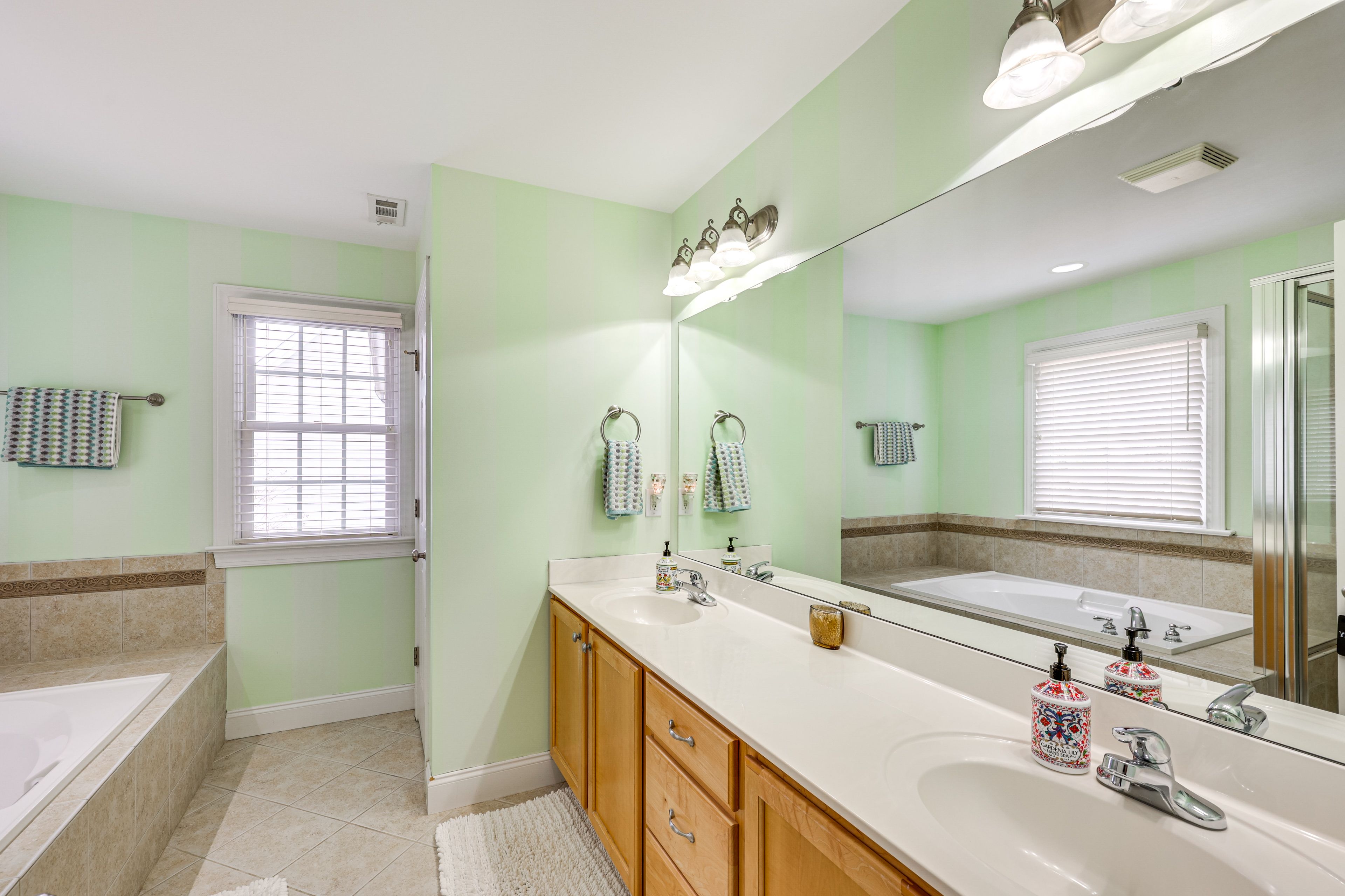 En-Suite Bathroom | 2nd Floor