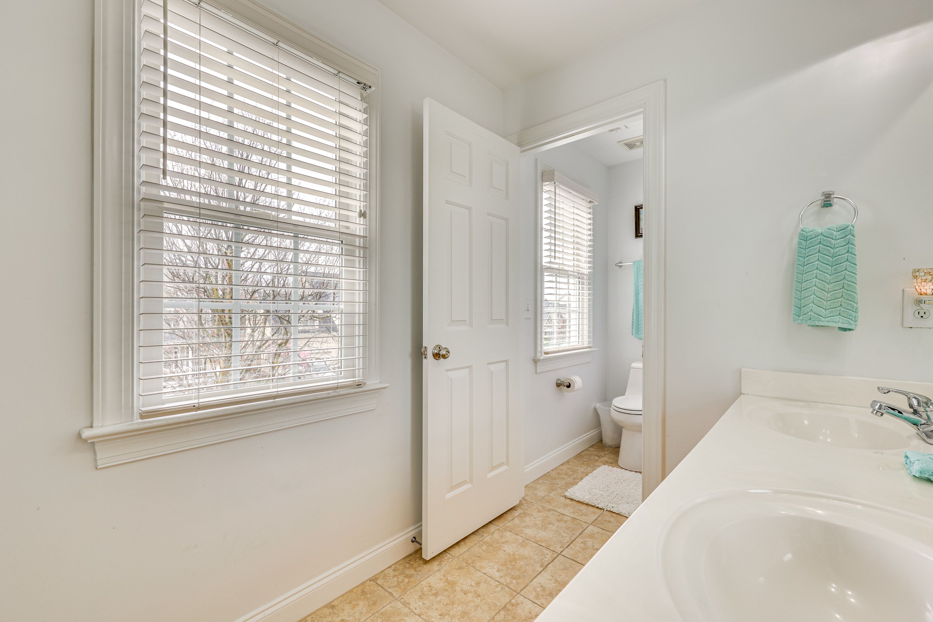 Full Bathroom | 2nd Floor