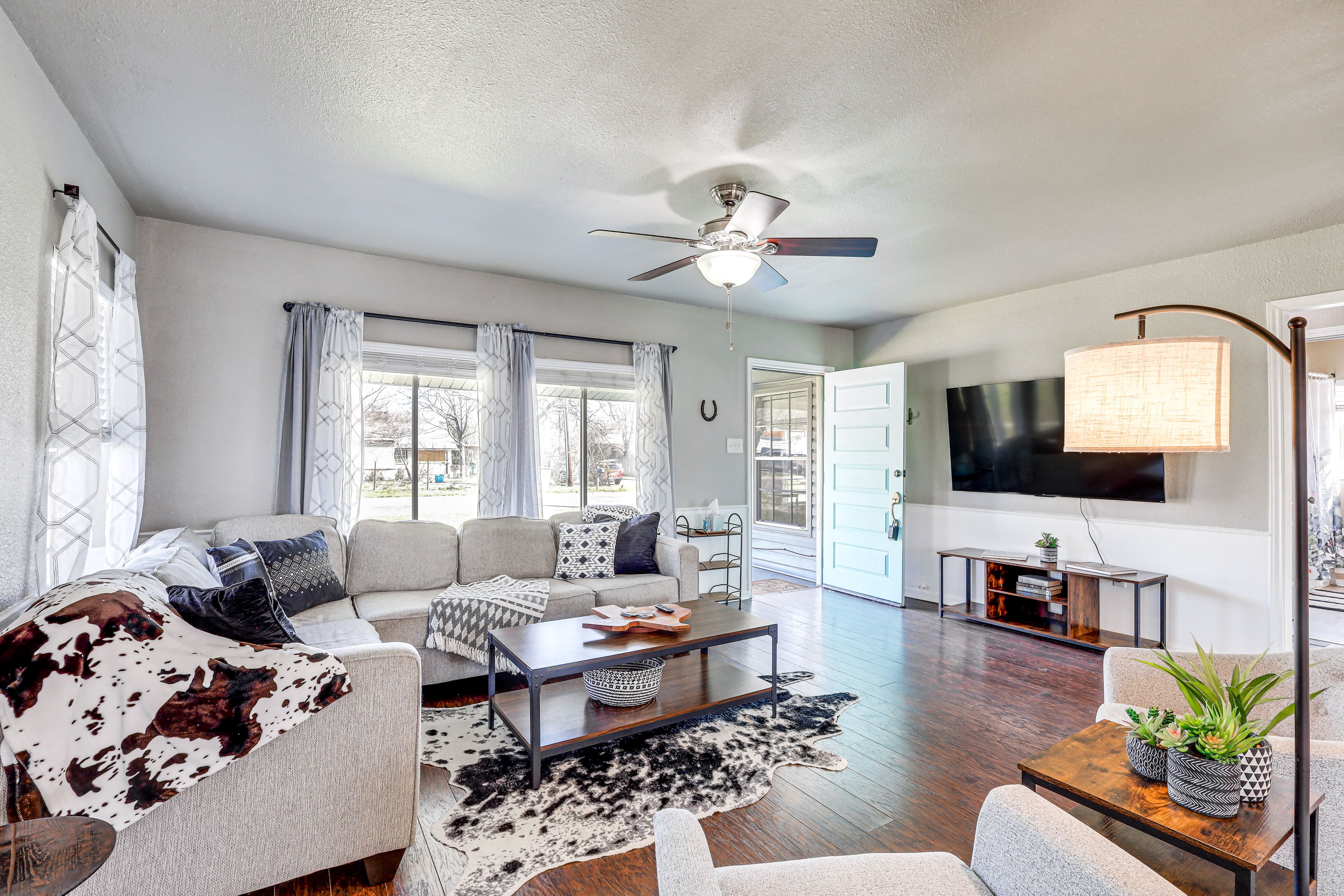 Living Room | Central A/C & Heat | Free WiFi