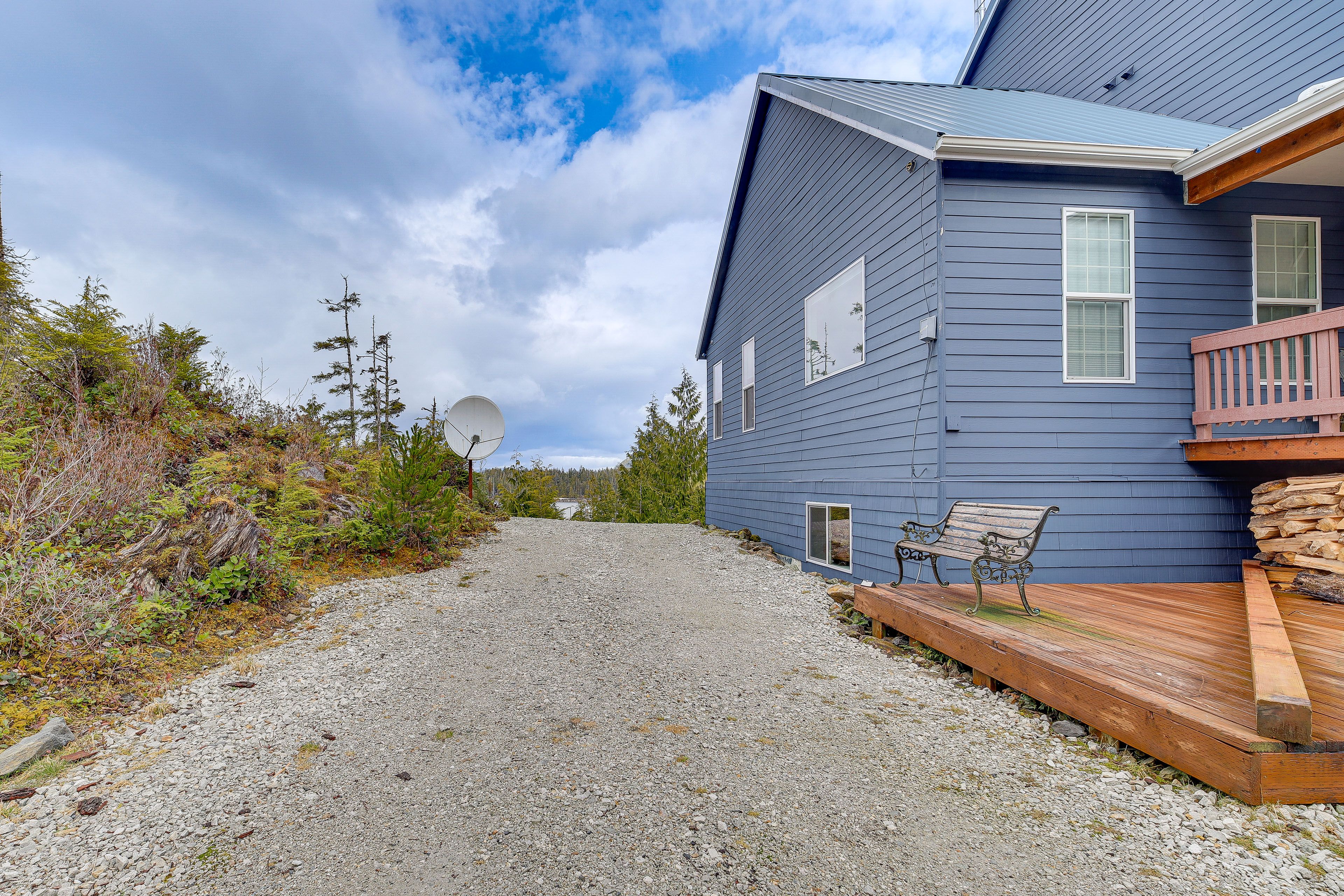 Parking | Shared Driveway (2 Vehicles) | Free Street Parking