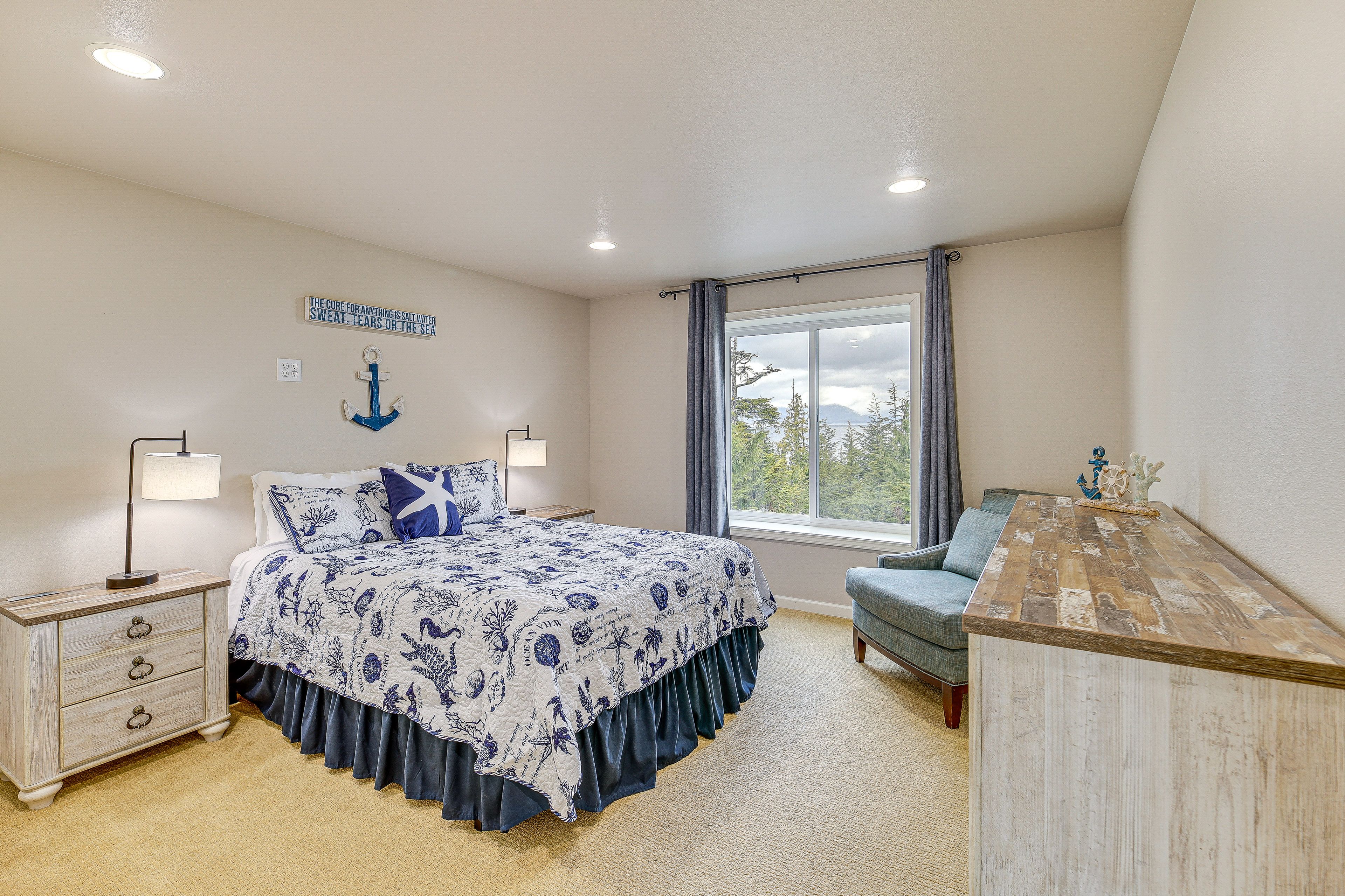 Bedroom 1 | Queen Bed