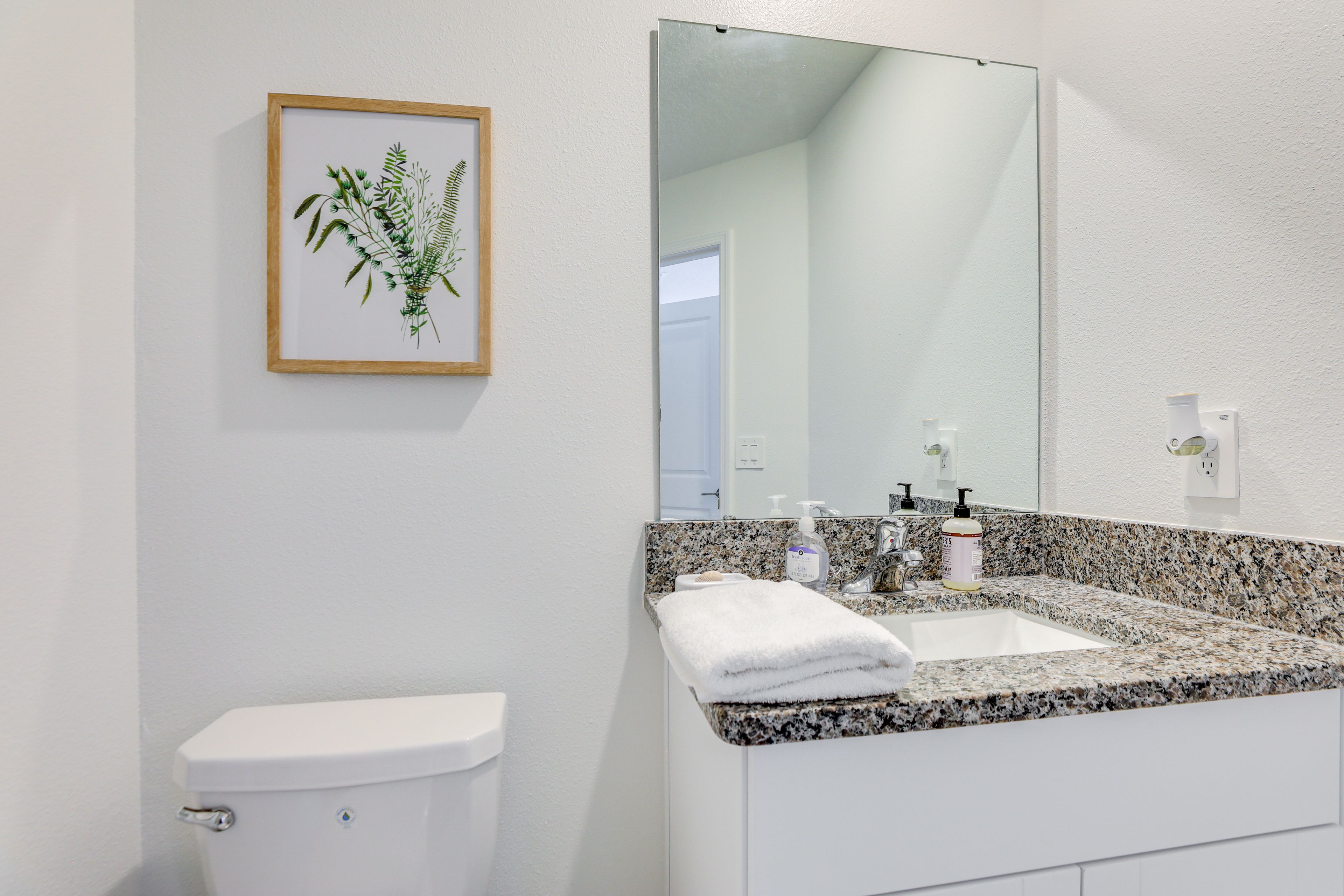 Full Bathroom | 2nd Floor