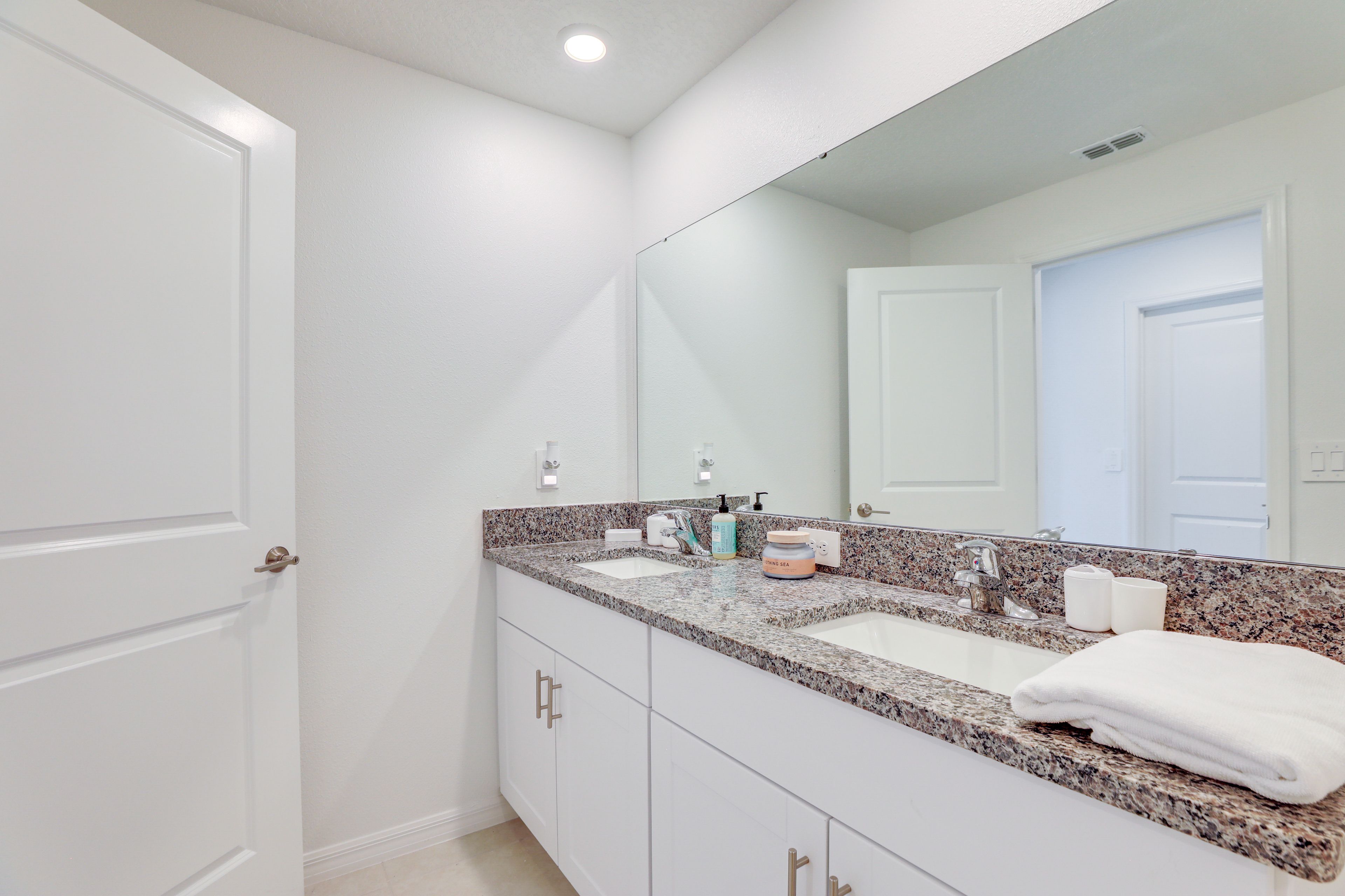 Full Bathroom | 2nd Floor