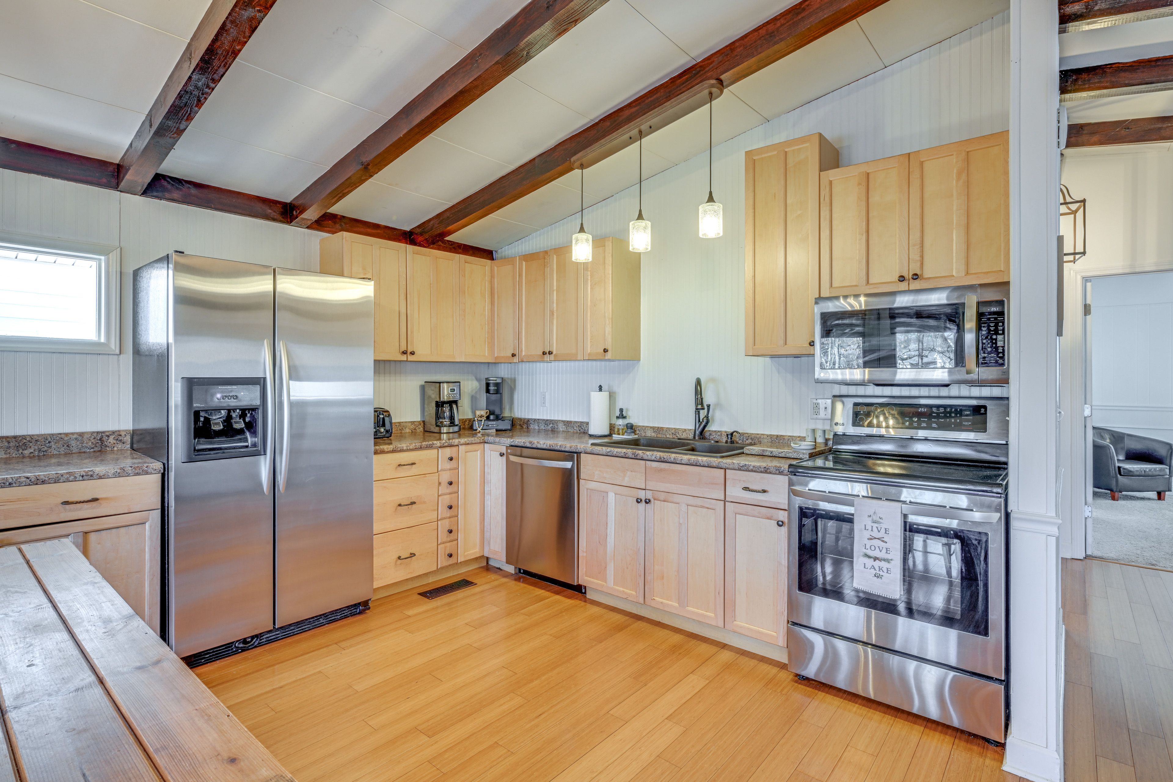 Kitchen | Main Level | Keurig & Drip Coffee Makers | Dishwasher