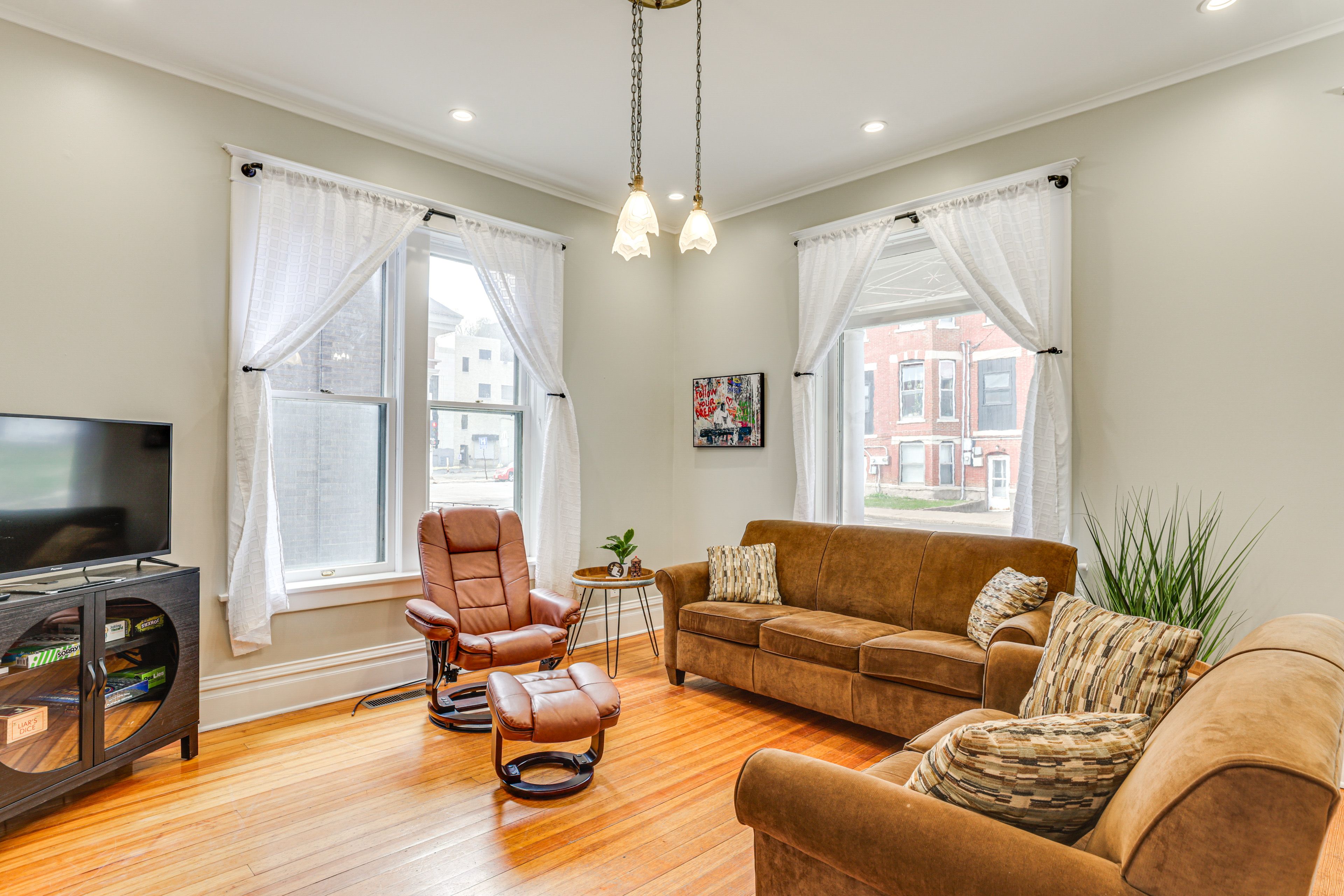 Main Living Room | 1st Floor | Central A/C & Heating | Flat-Screen TV