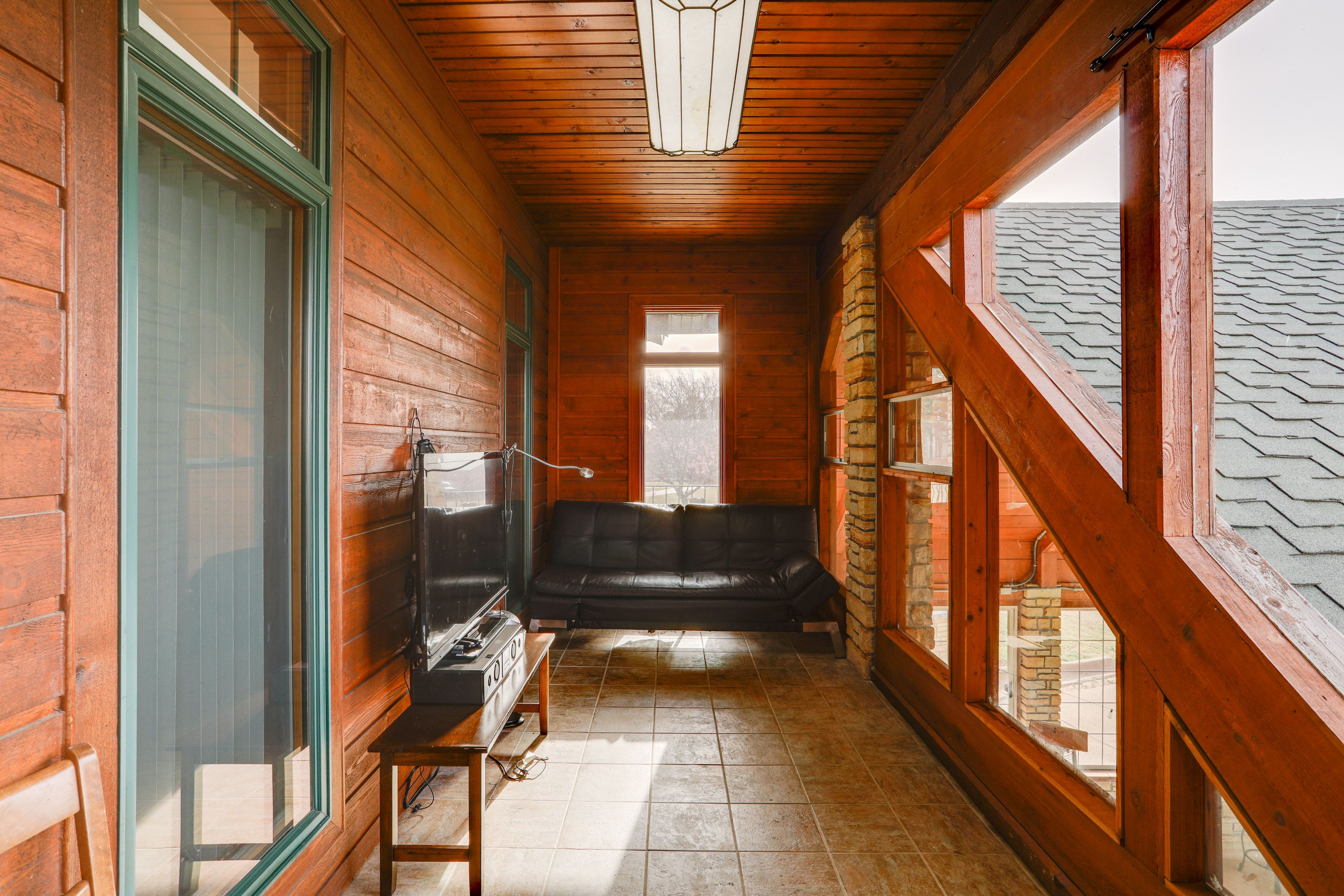 Bonus Room 1 | Full Futon