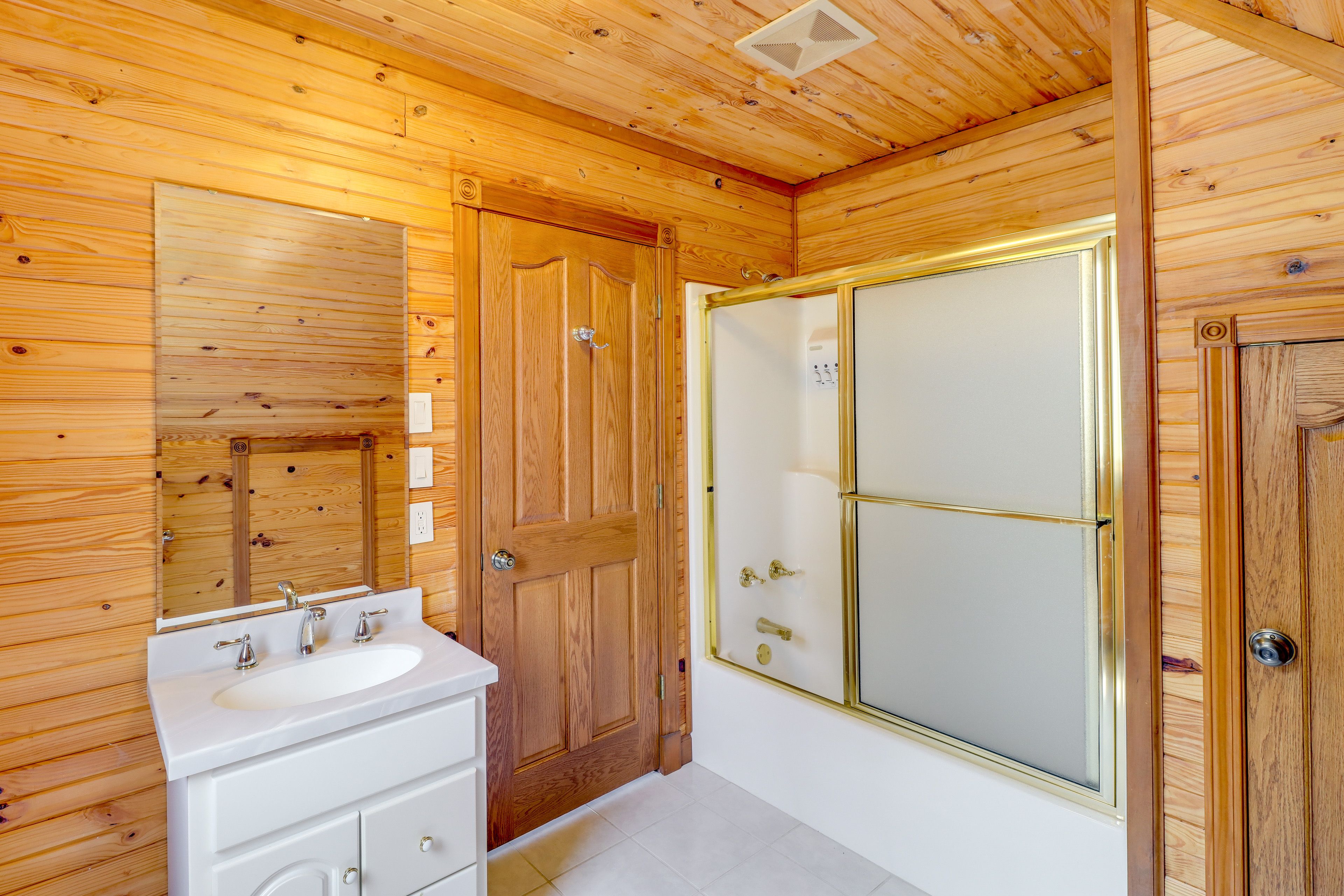 Bathroom (Garage Studio)