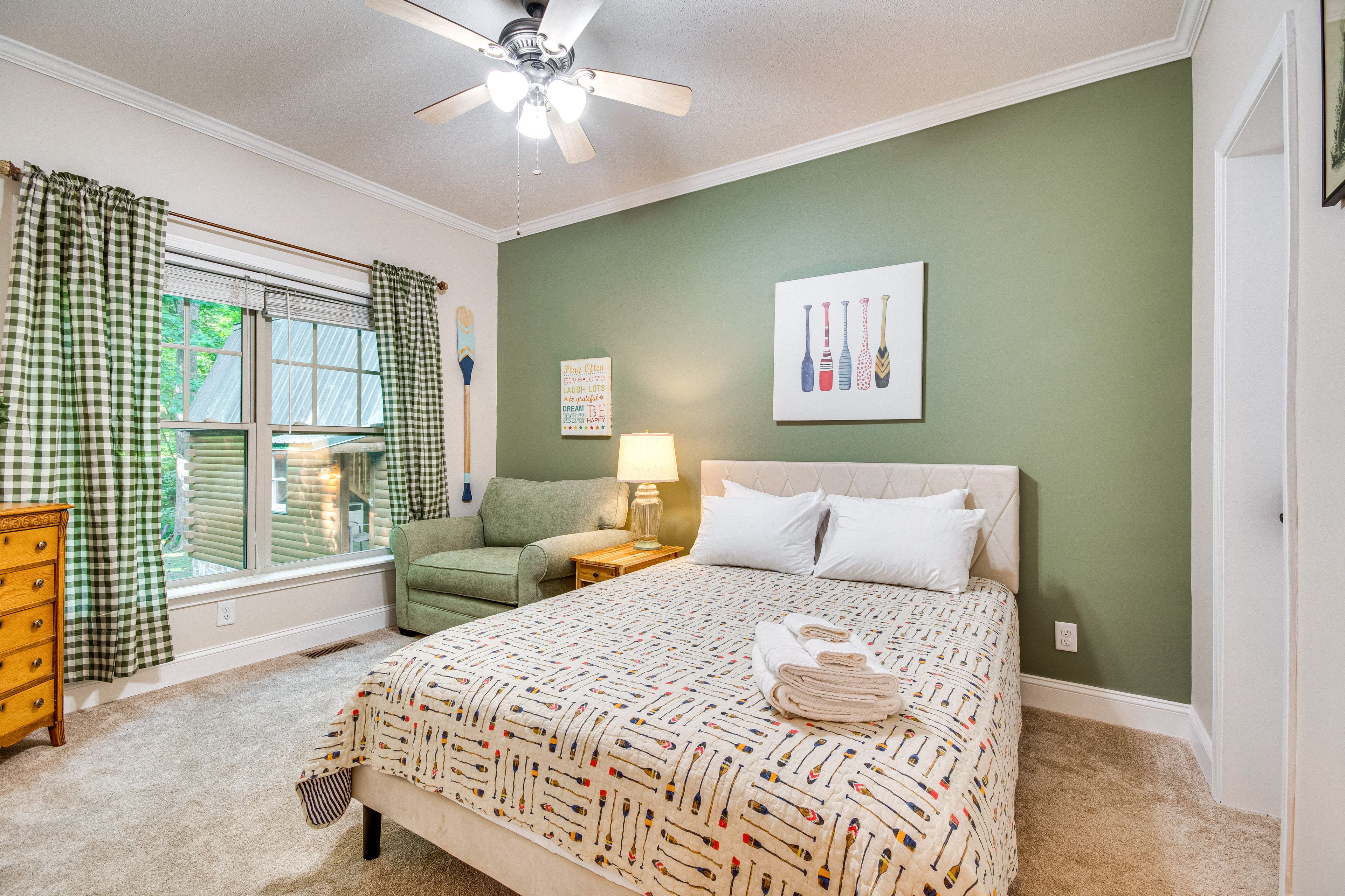 Bedroom 3 | Queen Bed | Twin Sleeper Chair