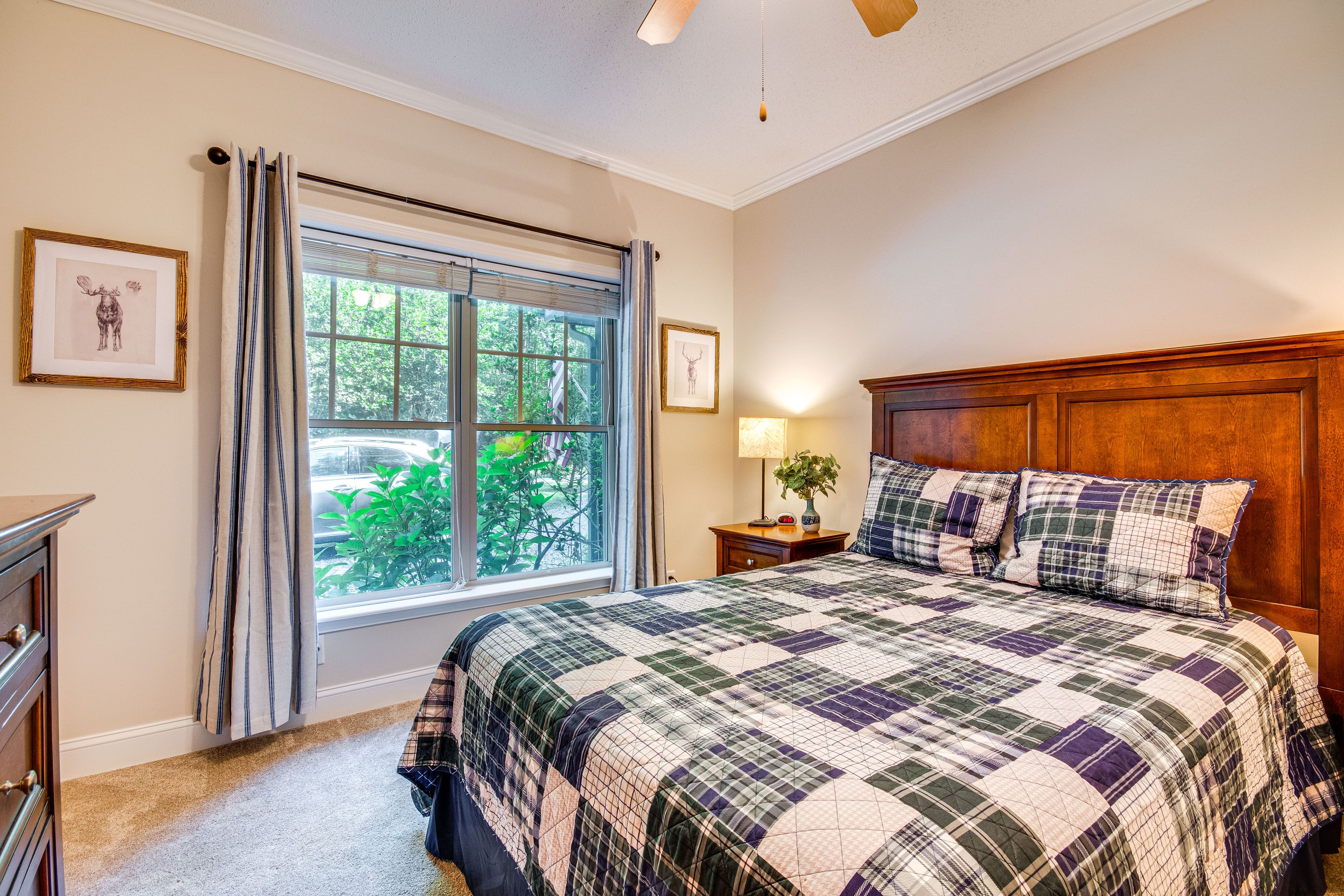 Bedroom 2 | Queen Bed