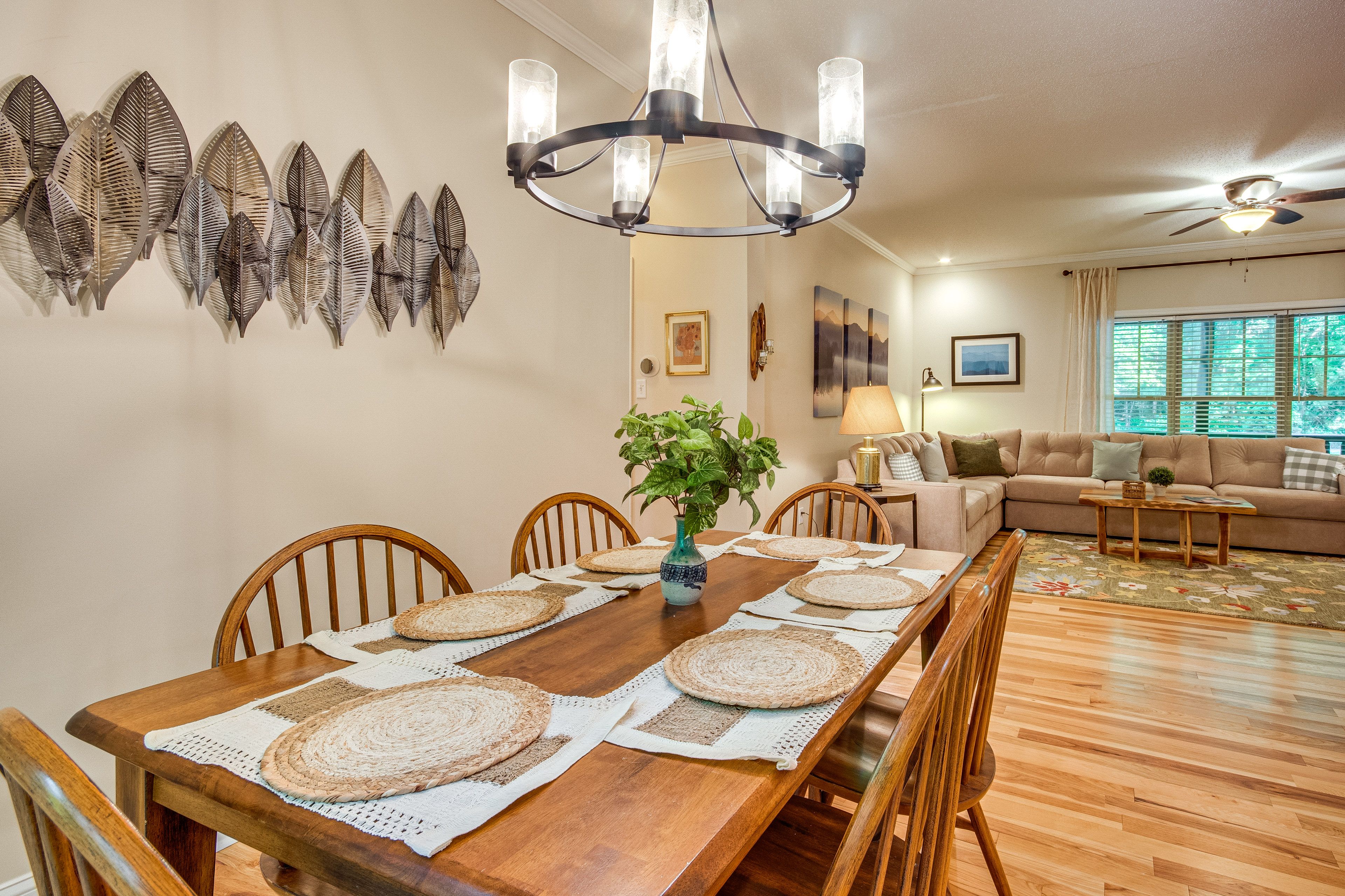 Dining Area | Dishware & Flatware Provided