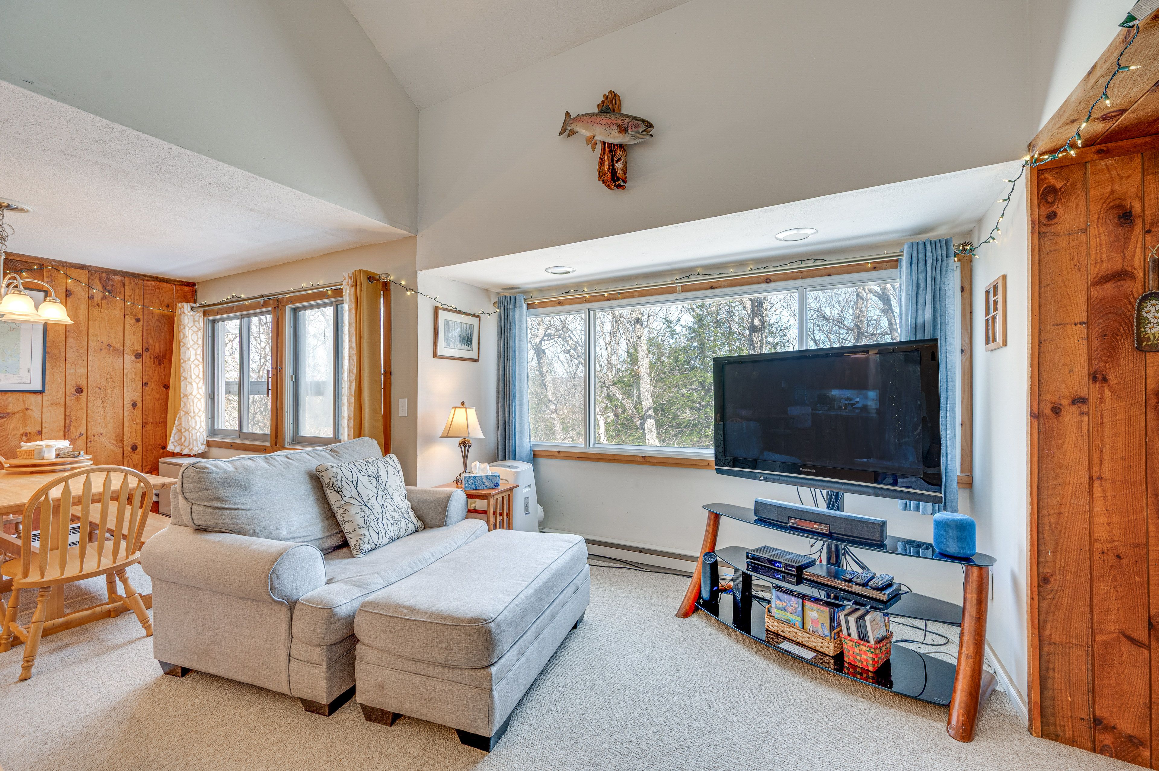 Living Room | 2nd Floor | Window A/C Units | Smart TV | Free WiFi