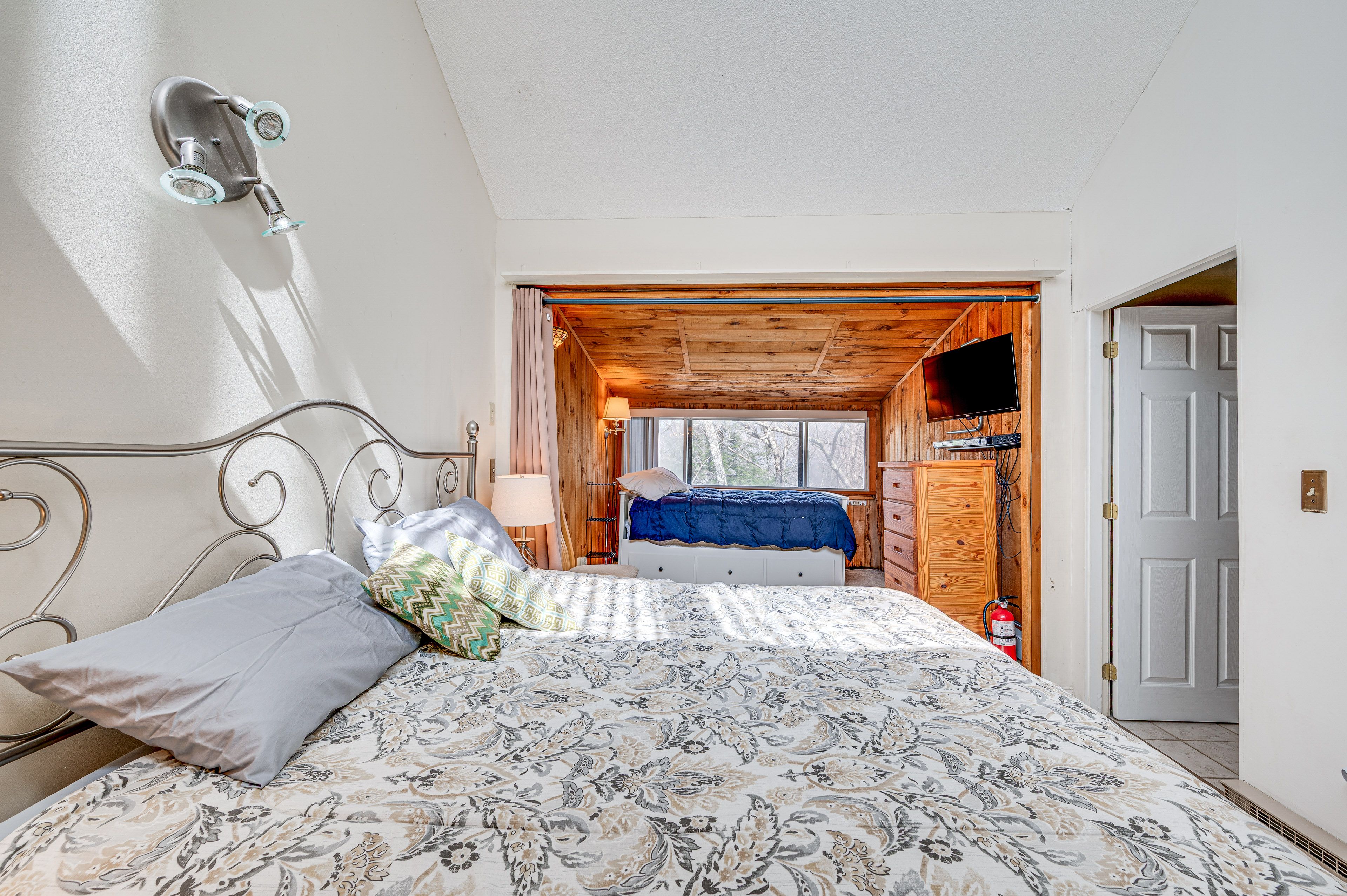 Bedroom 1 | 3rd Floor