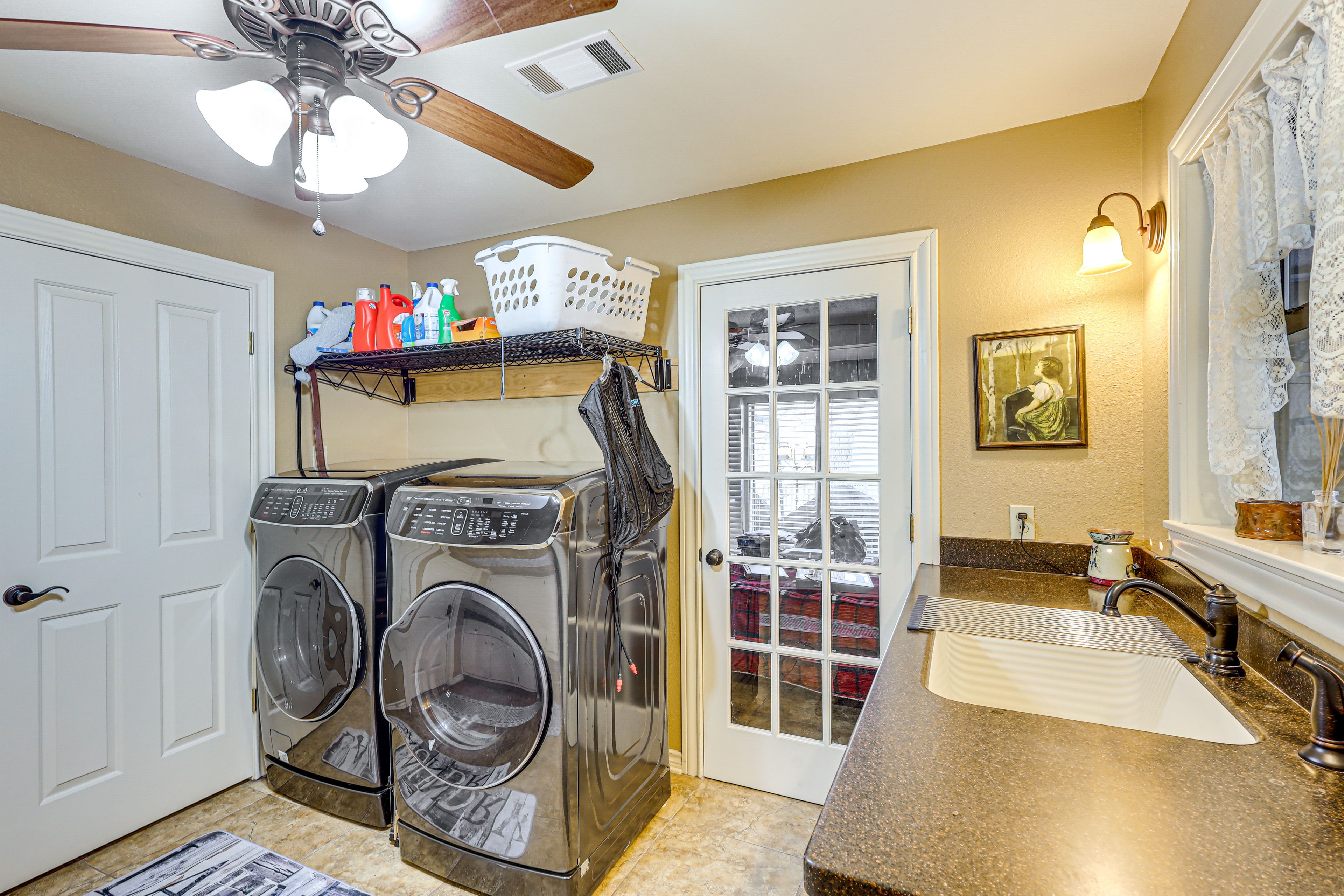 Laundry Room | Washer & Dryer