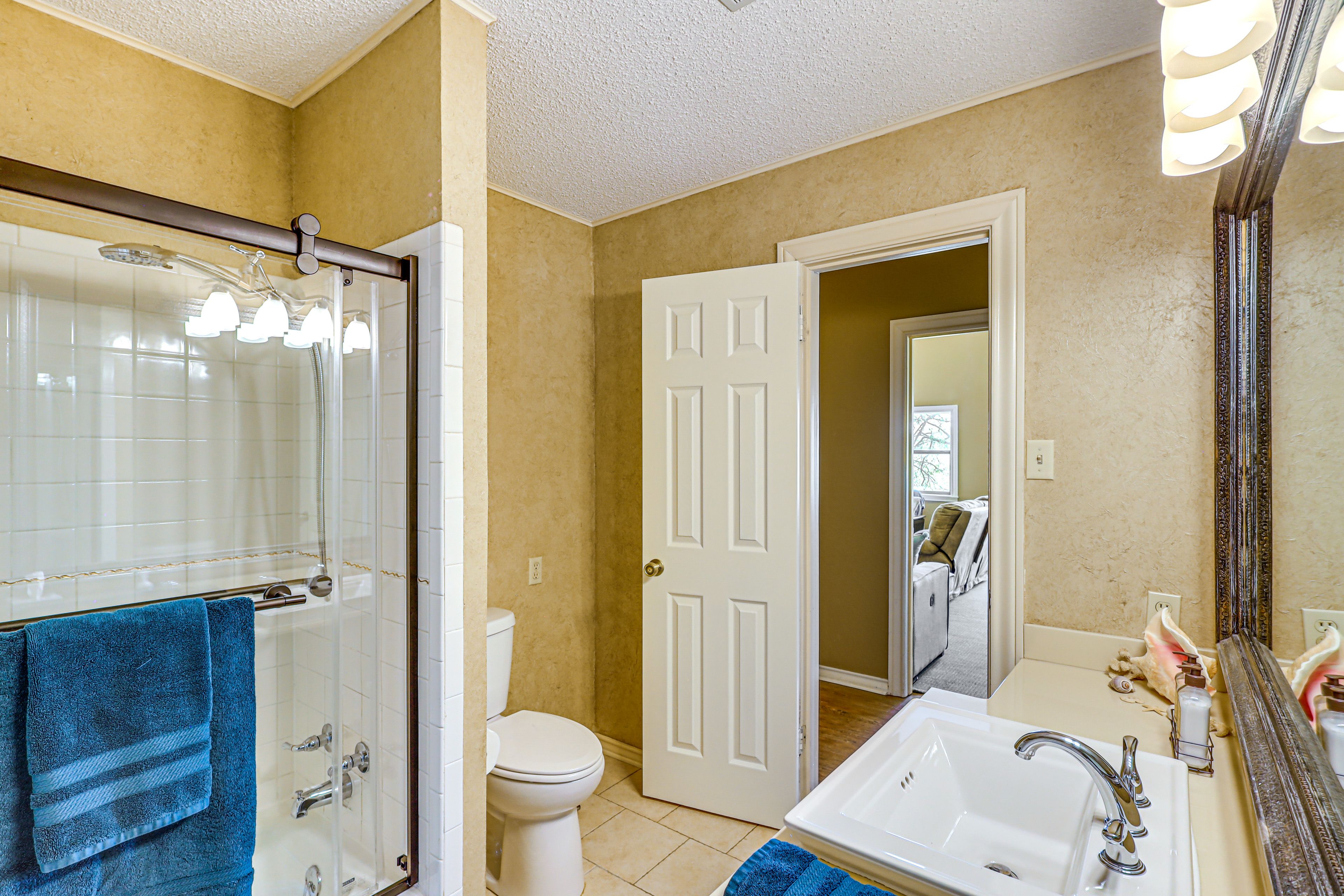 En-Suite Bathroom | Towels Provided