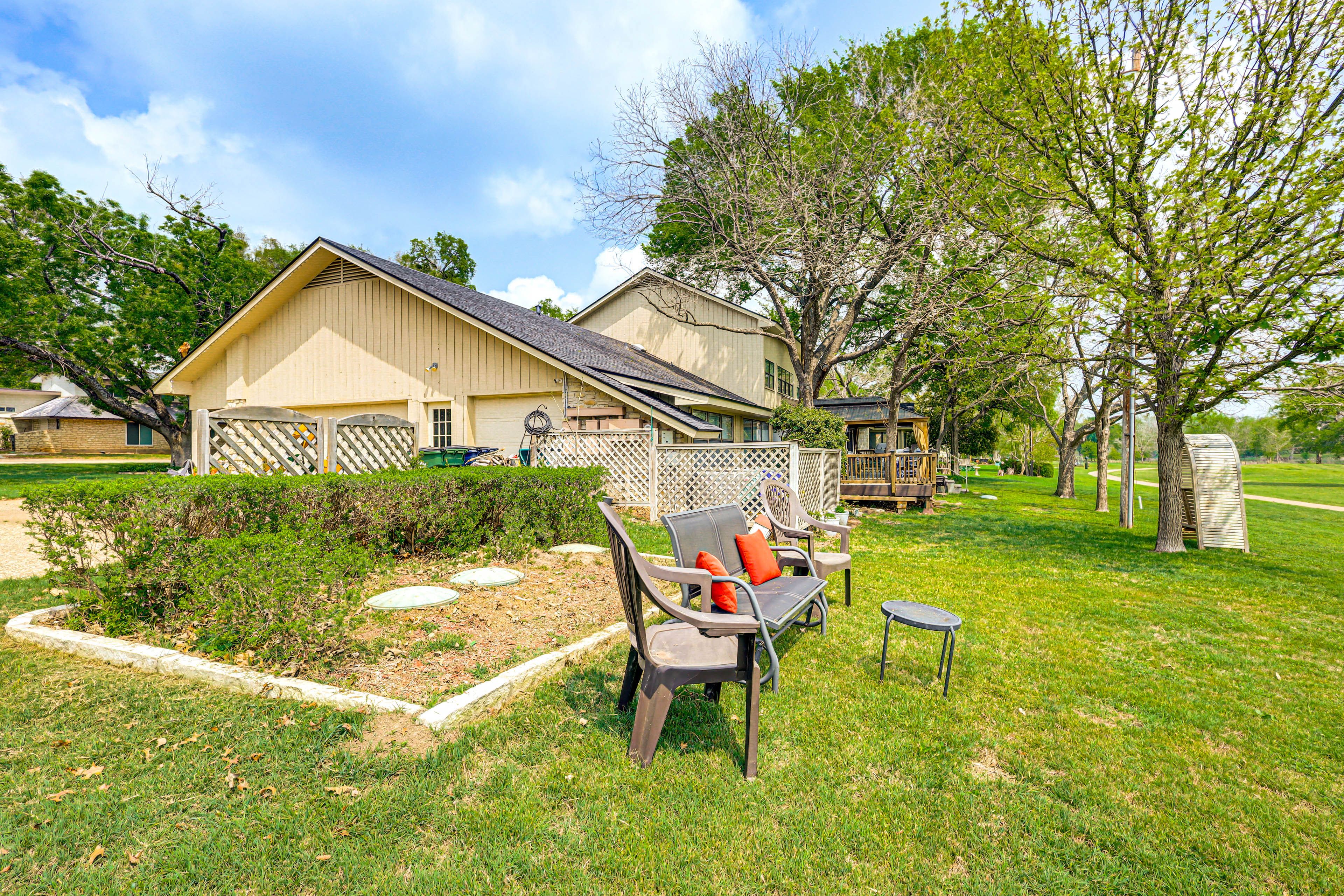 Property Exterior | Shared Yard