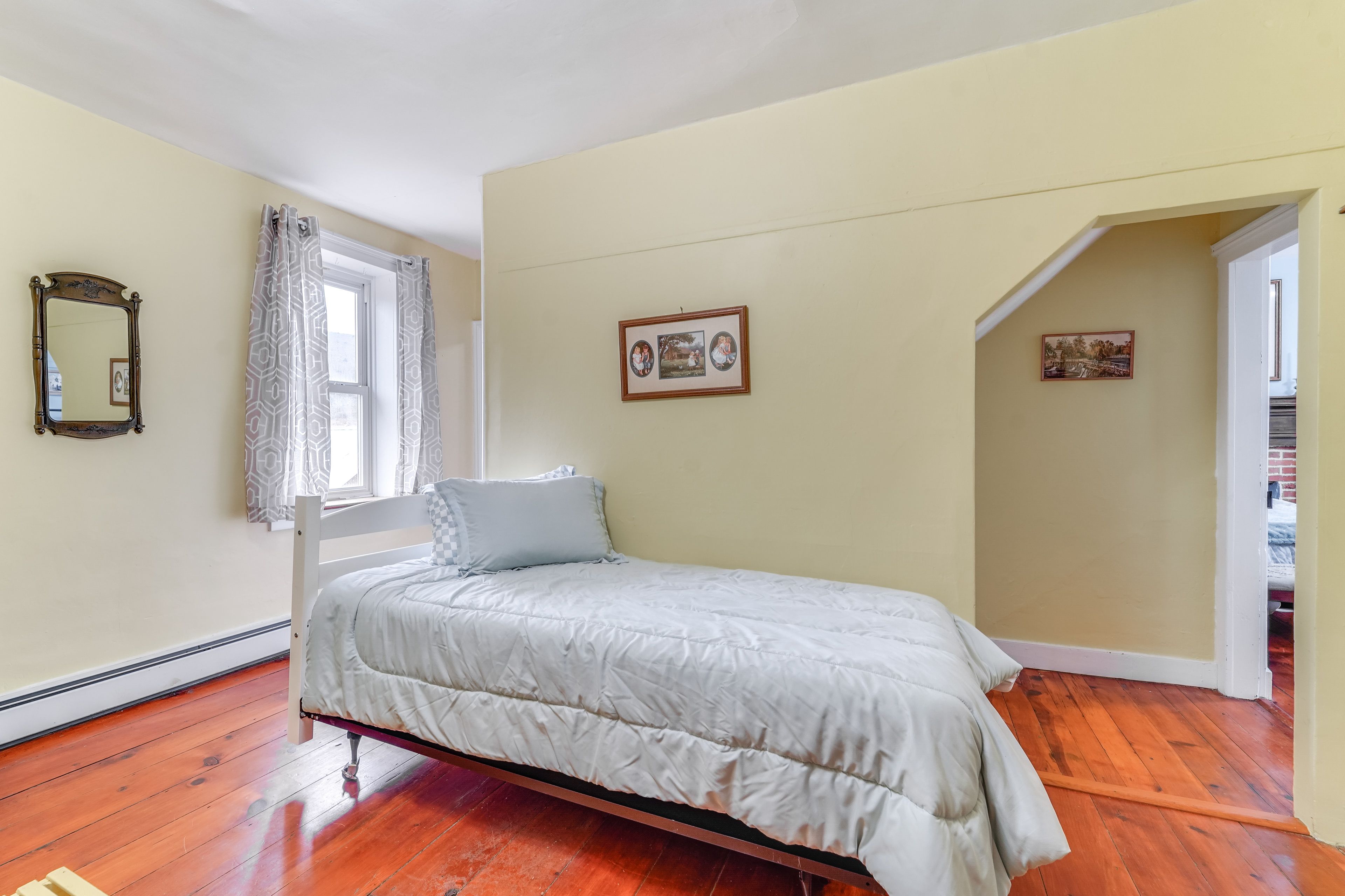 Landing | Twin Rollaway Bed | 2nd Floor