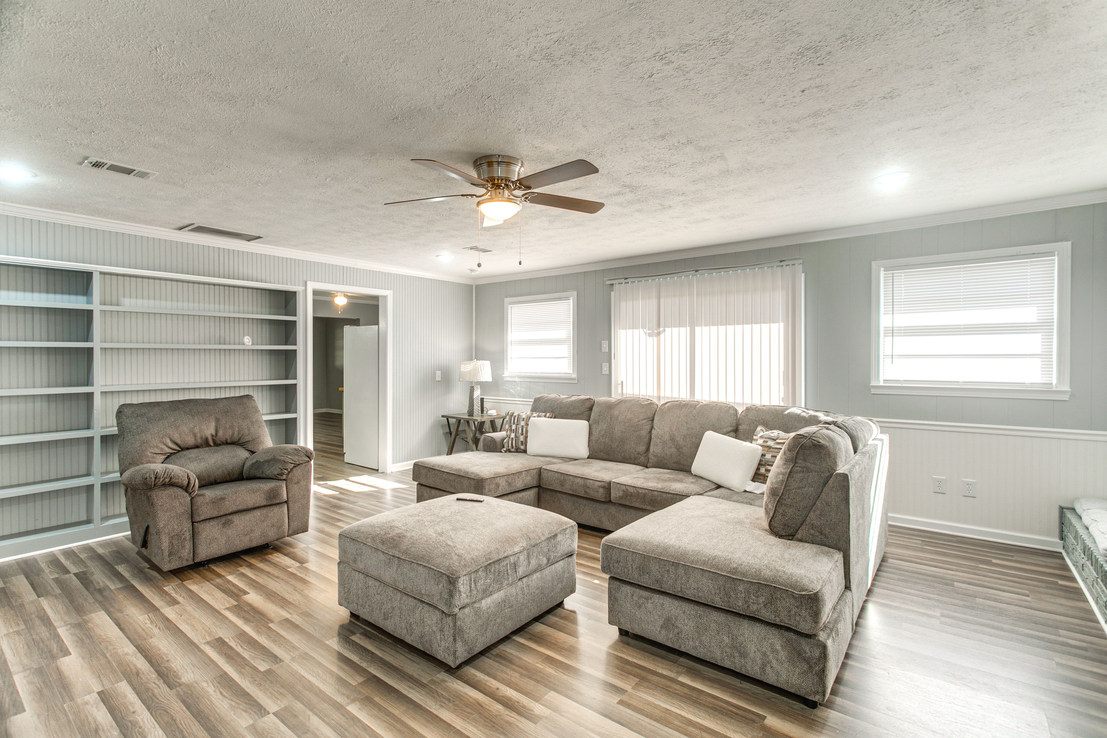Living Room | Central A/C & Heat | Free WiFi | Smart TV