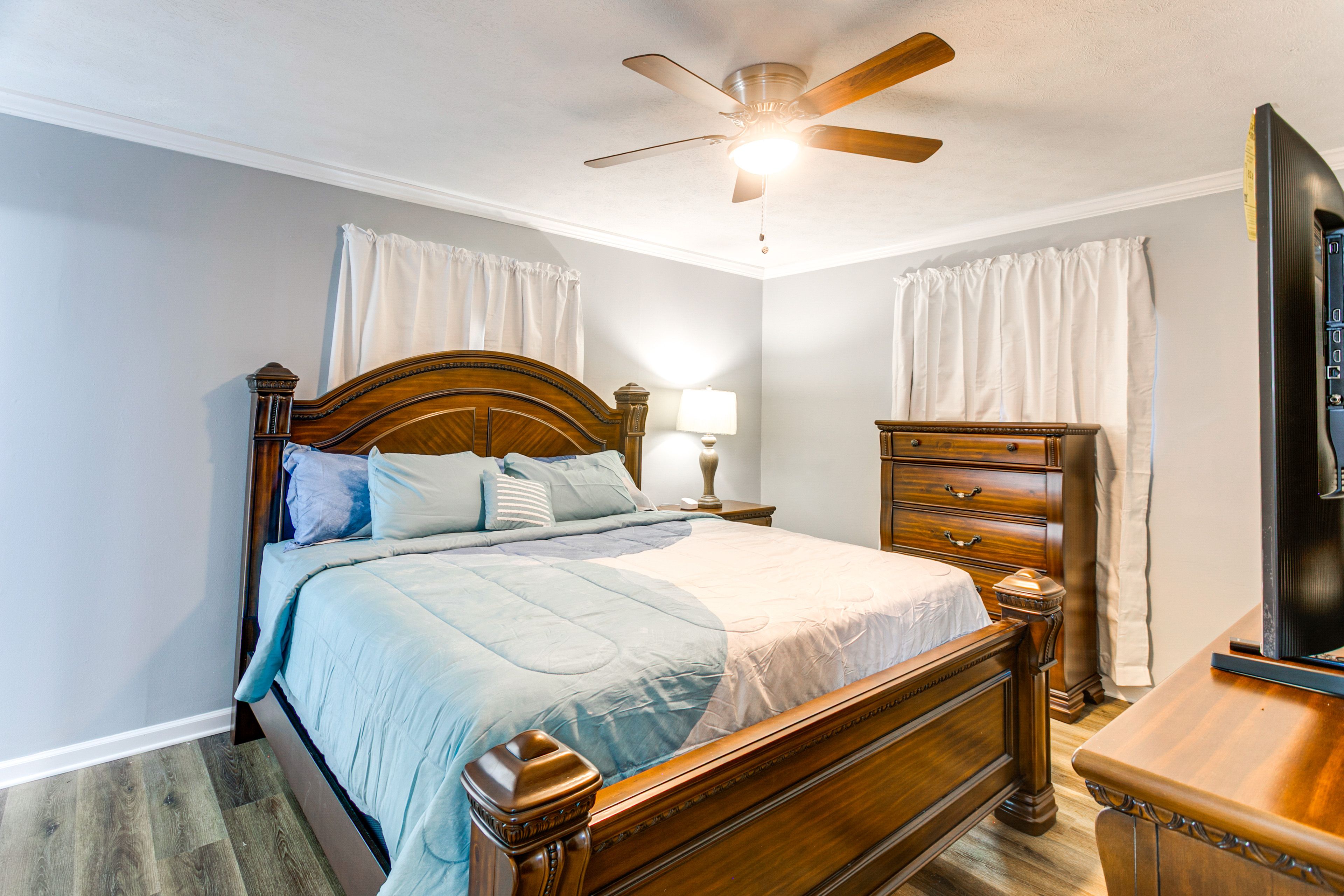 Bedroom 1 | King Bed | En-Suite Bathroom