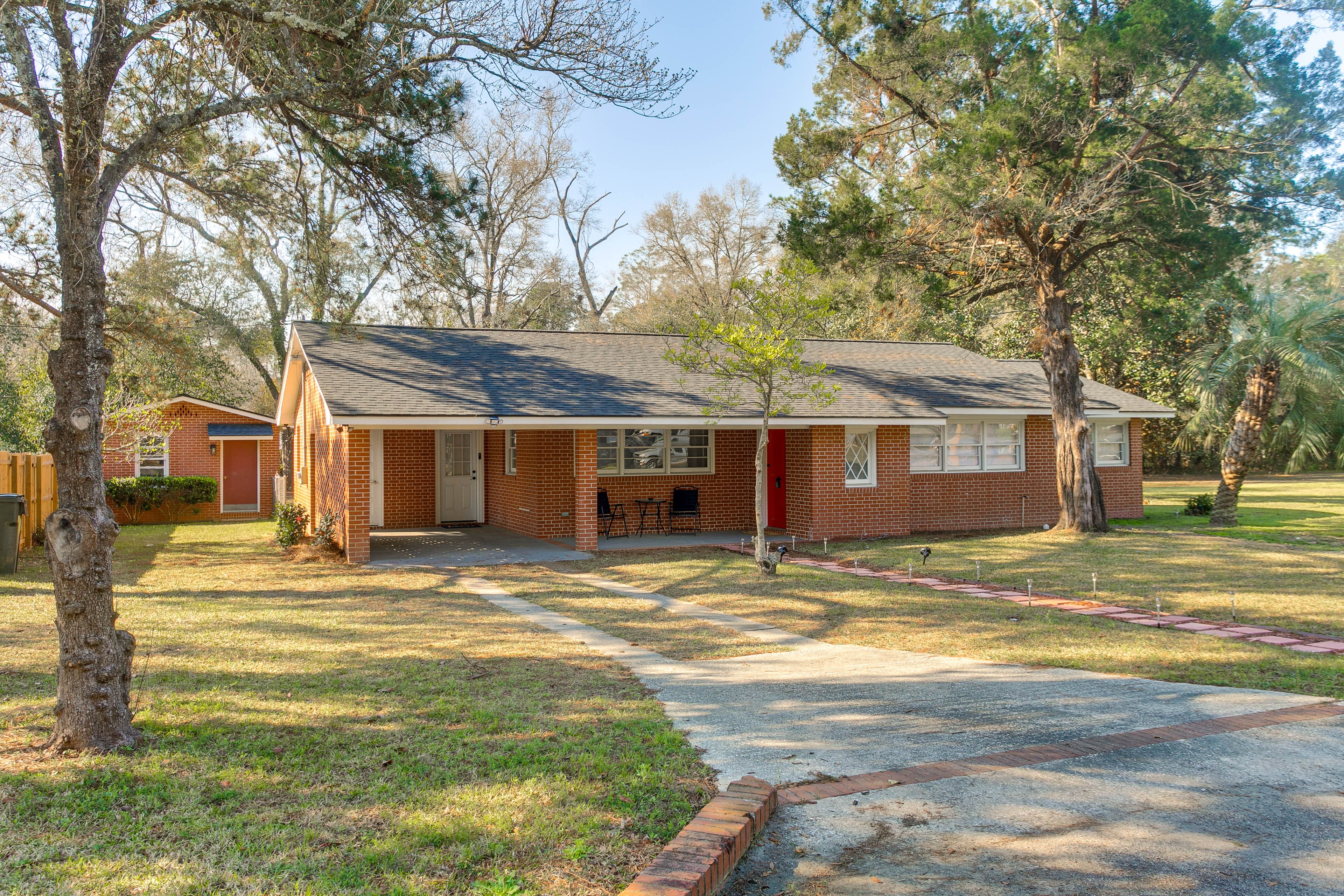 Property Exterior | Single-Story Home | Large Yard