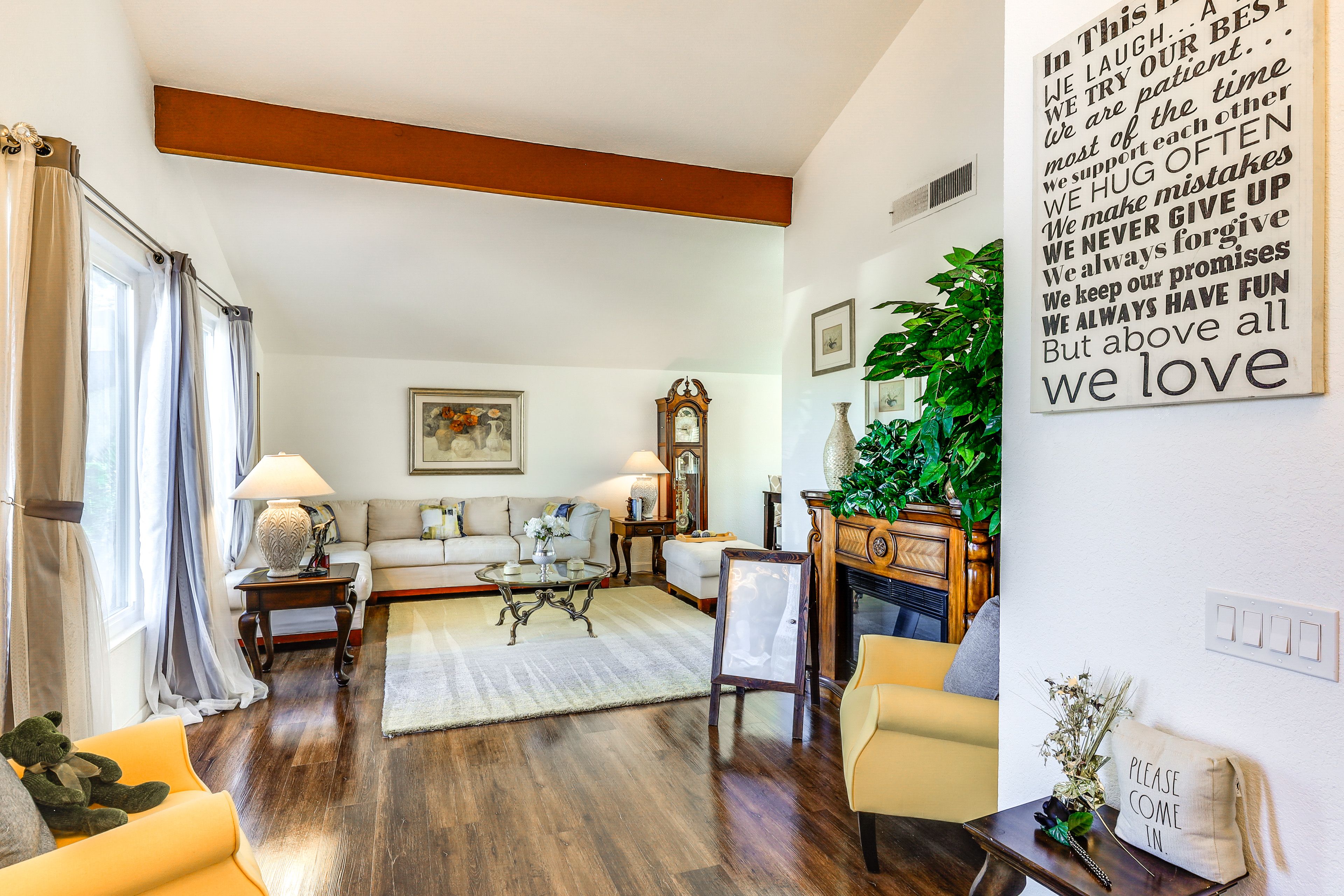 Living Room | Free WiFi | Central A/C & Heat | Main Level