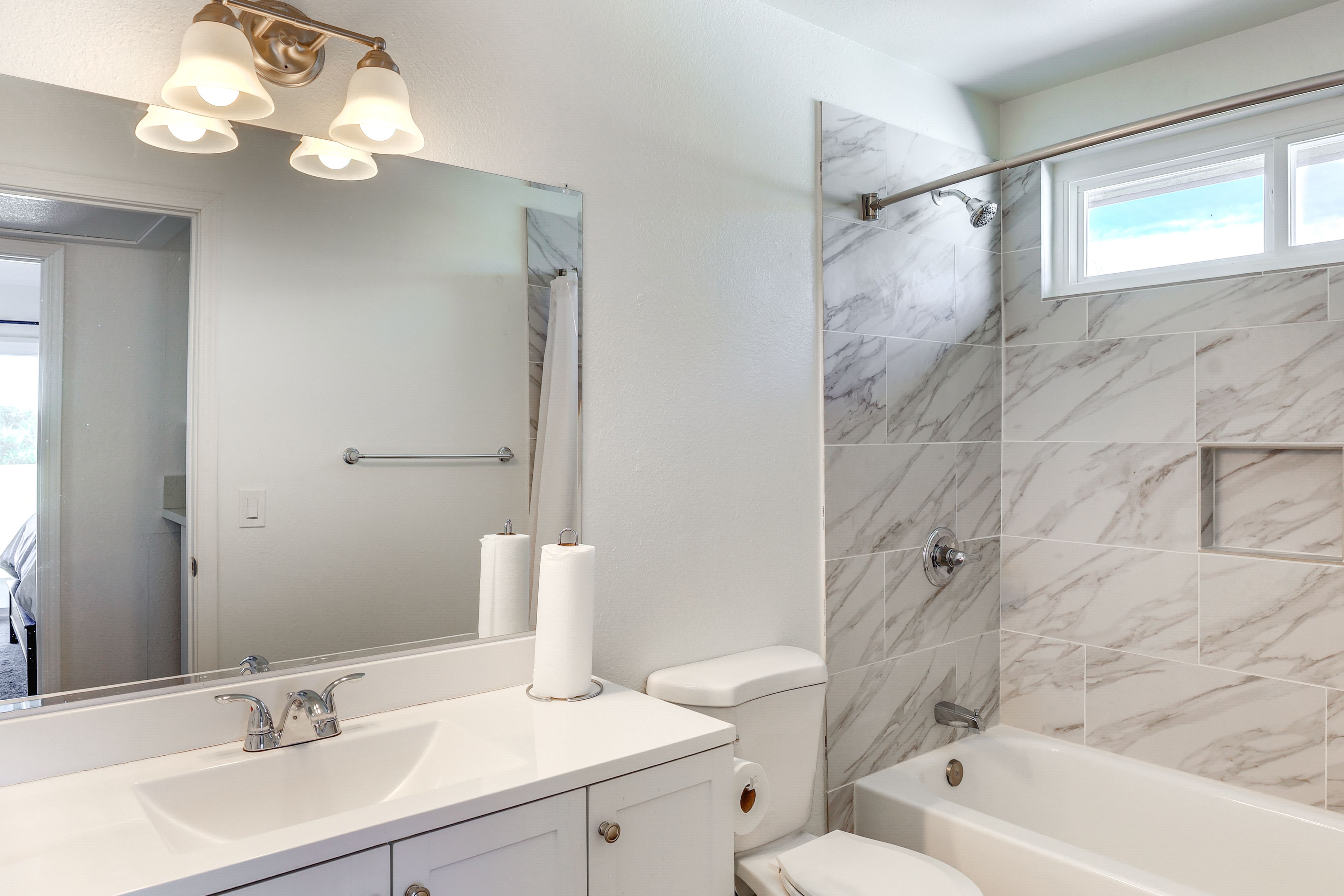 Full Bathroom | Upper Level