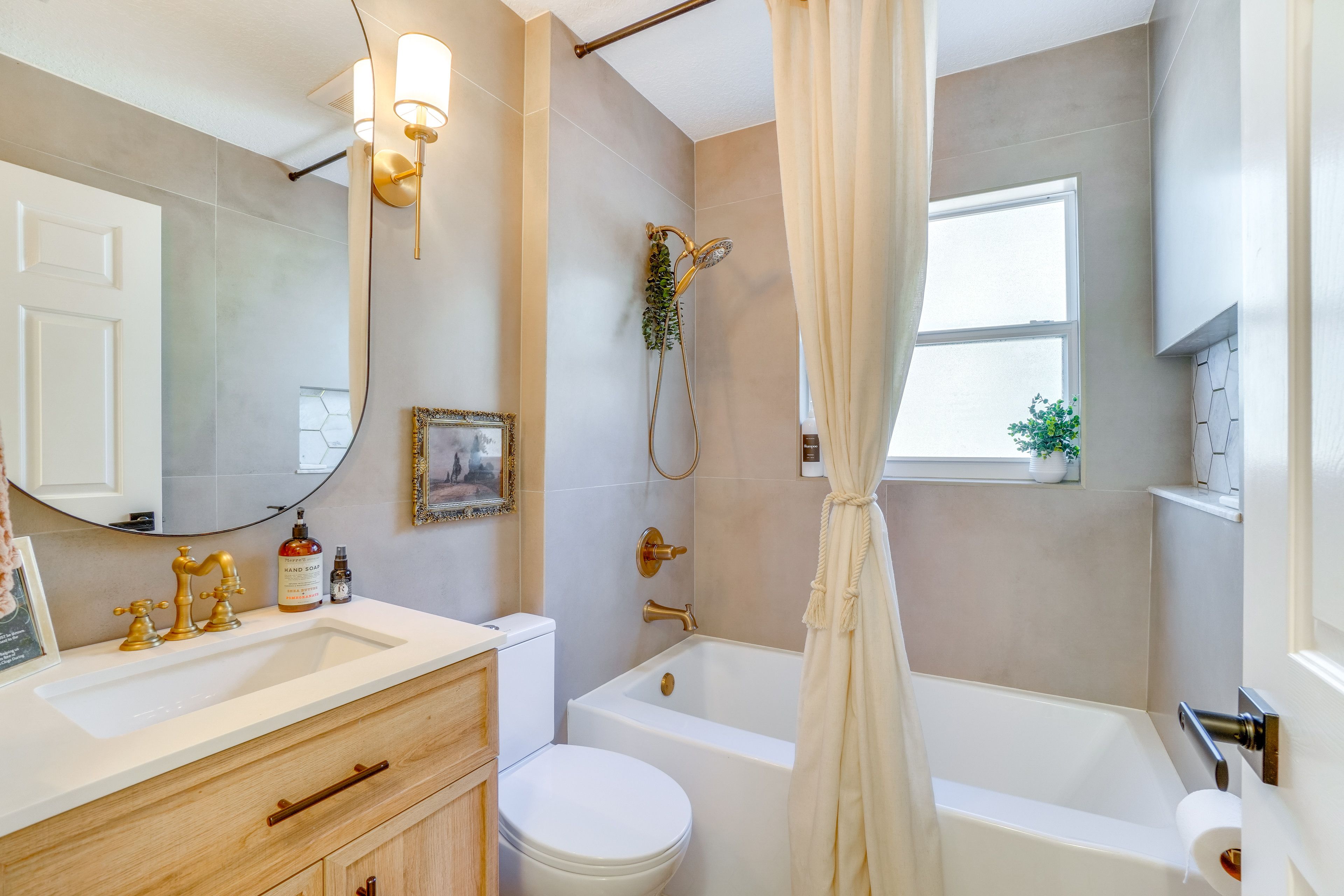 Full Bathroom