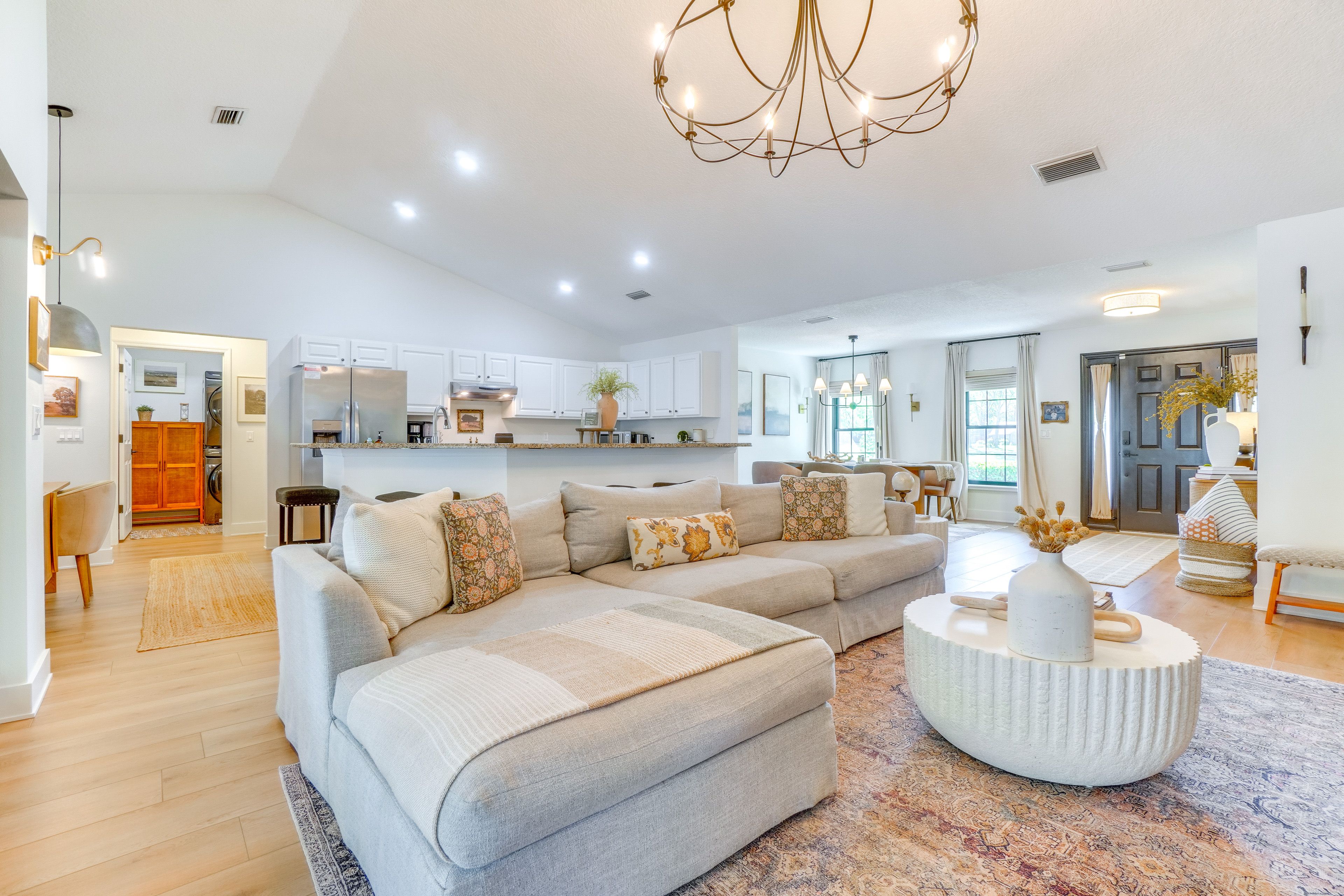 Living Room | Free WiFi | Smart TV | Central A/C